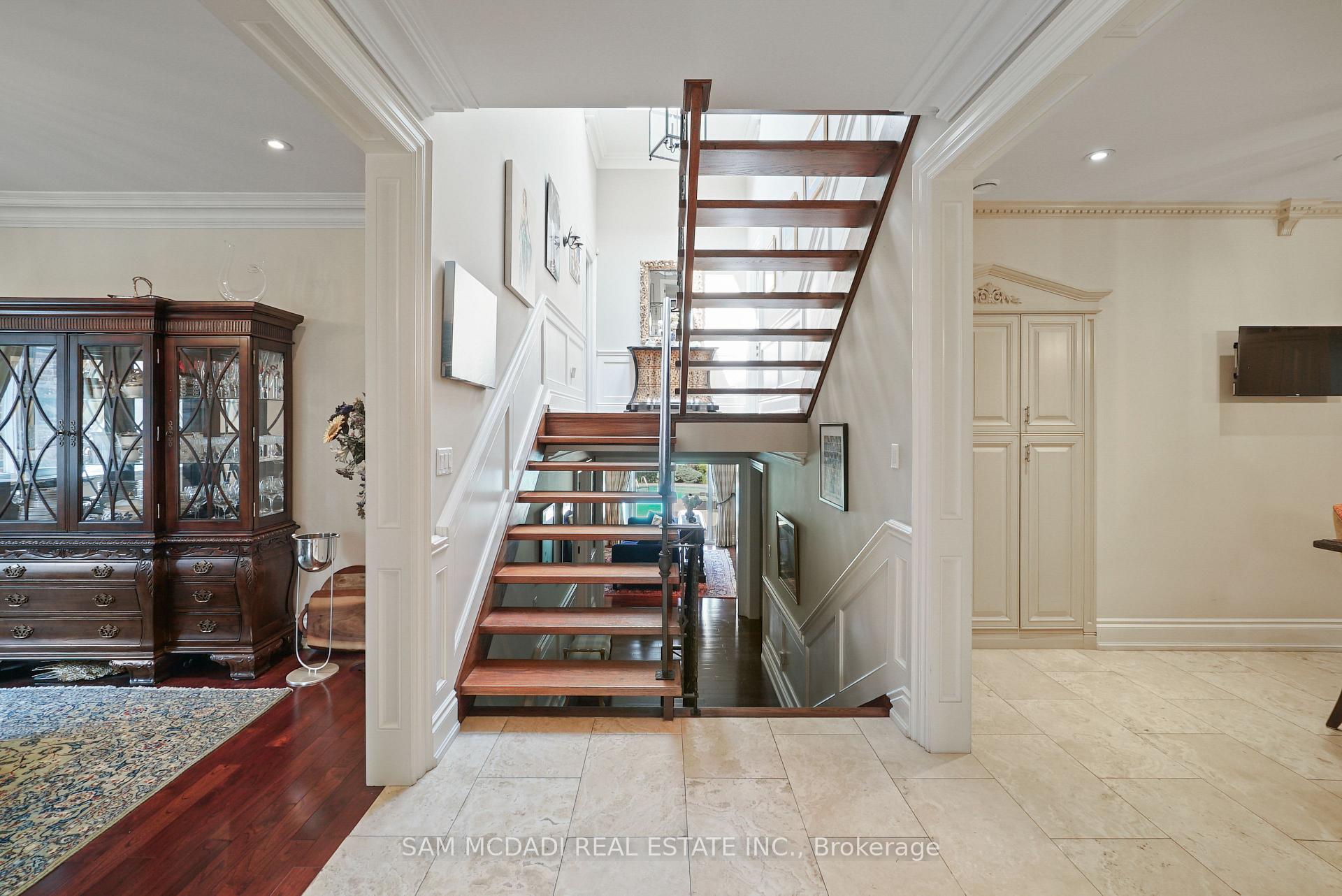 2497 Sharon Crescent