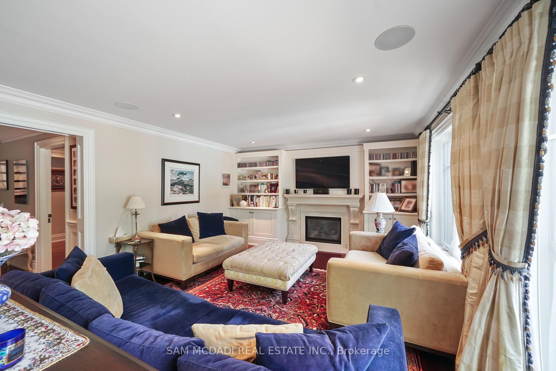 2497 Sharon Crescent