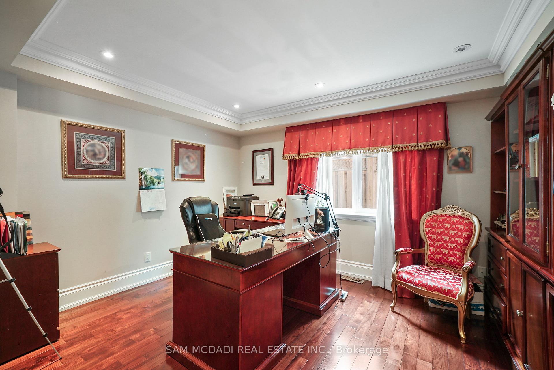 2497 Sharon Crescent