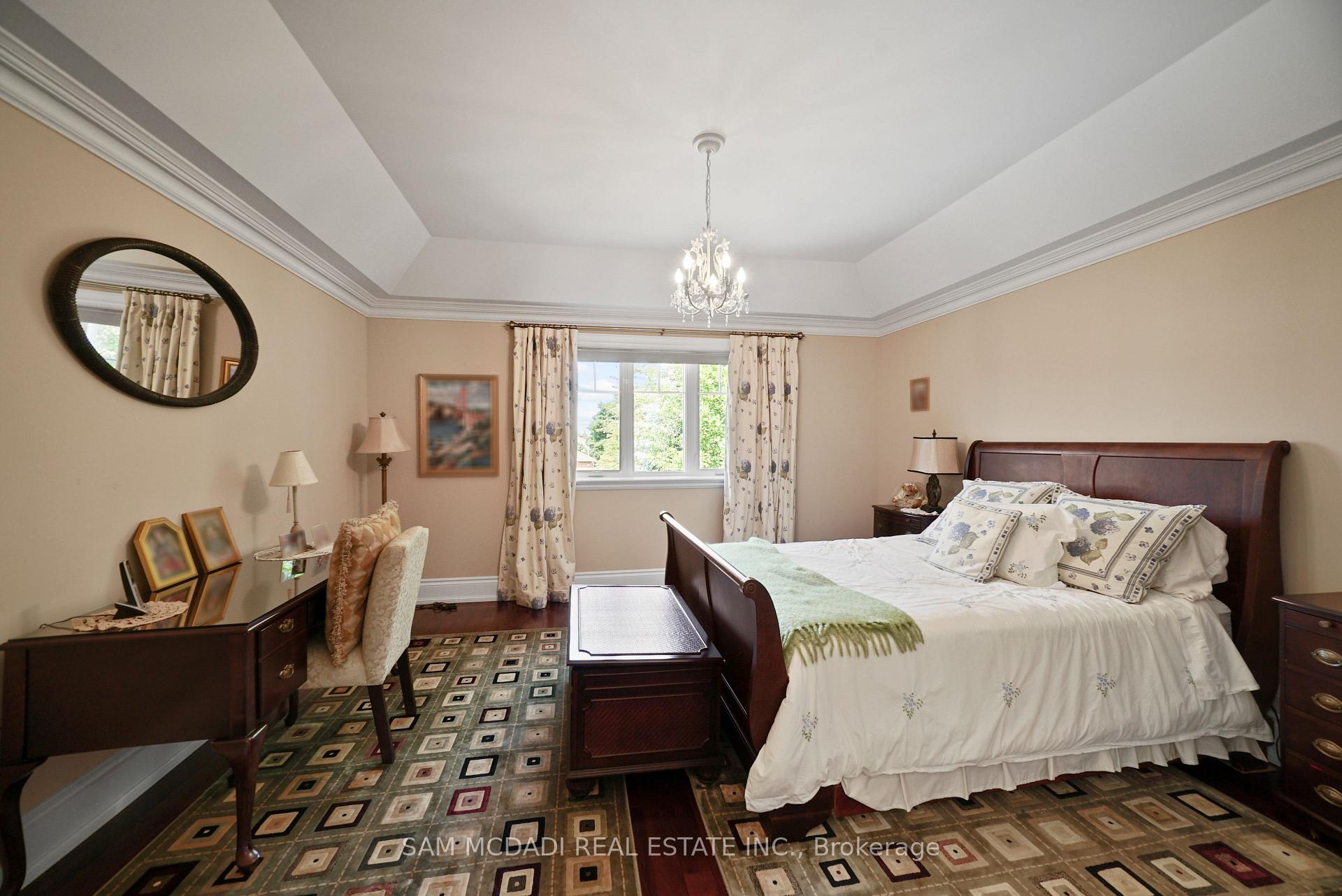 2497 Sharon Crescent