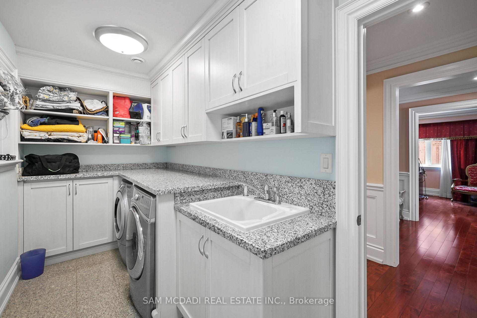 2497 Sharon Crescent