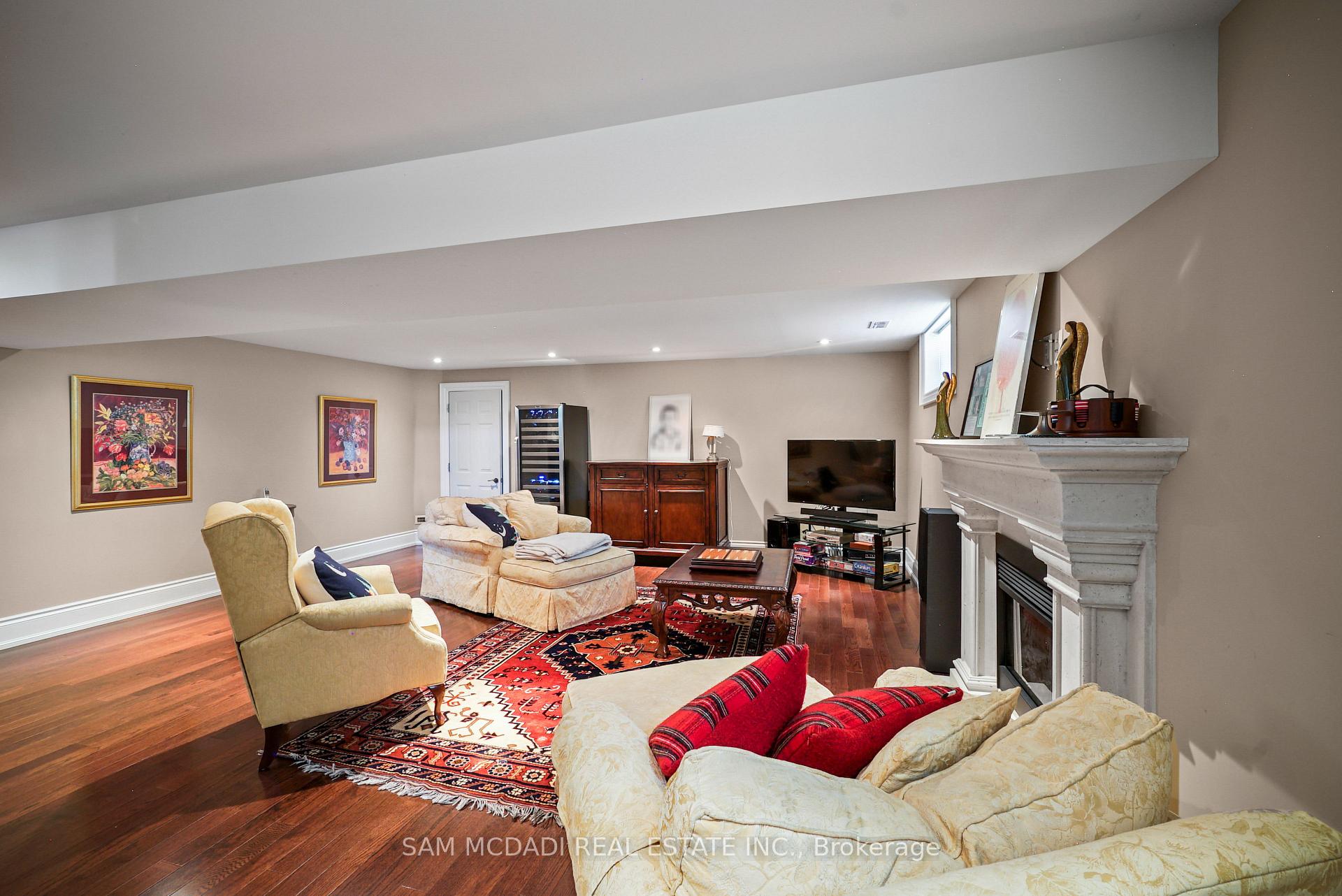 2497 Sharon Crescent
