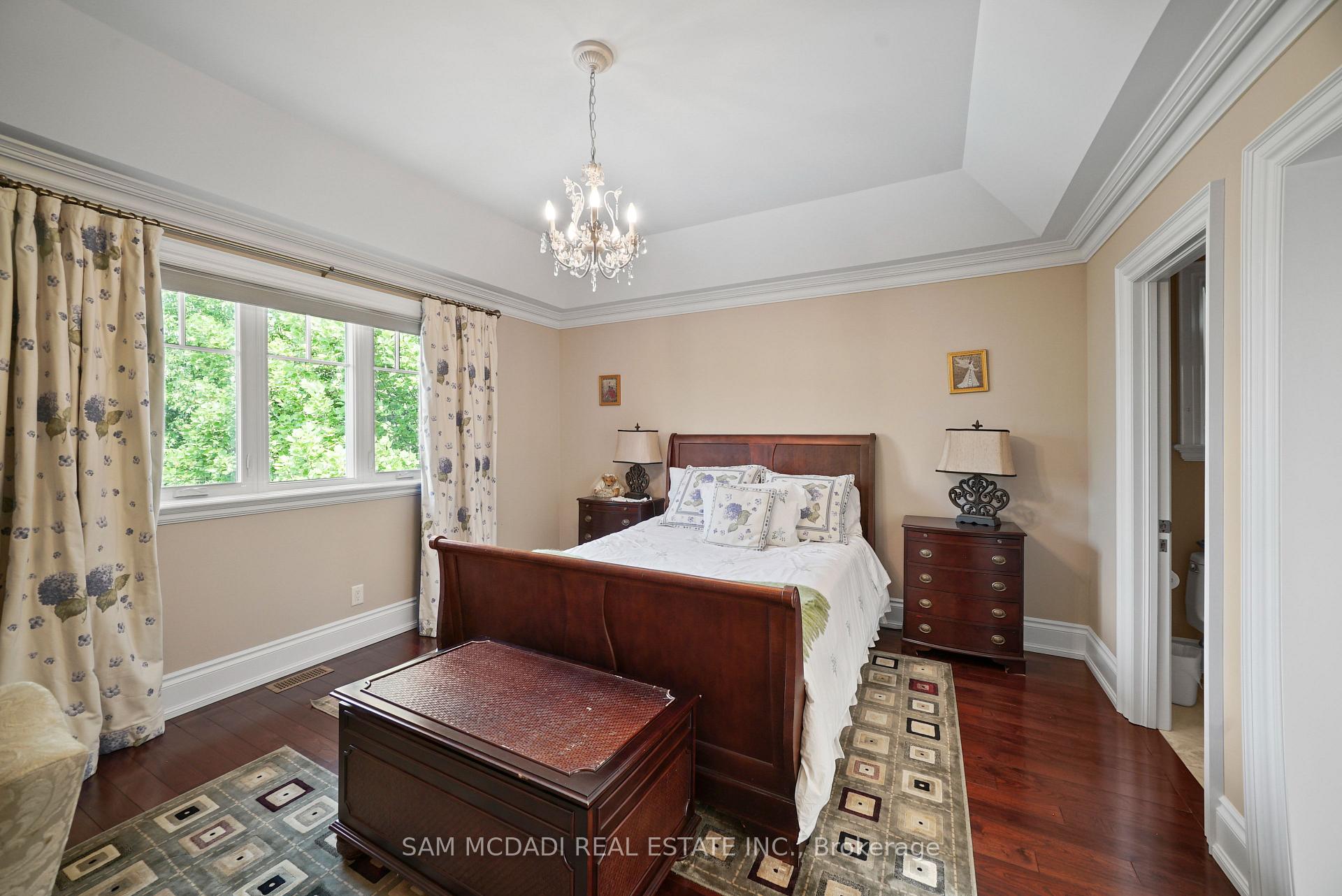 2497 Sharon Crescent