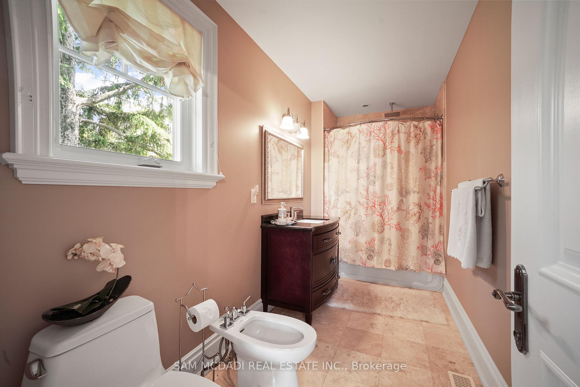 2497 Sharon Crescent