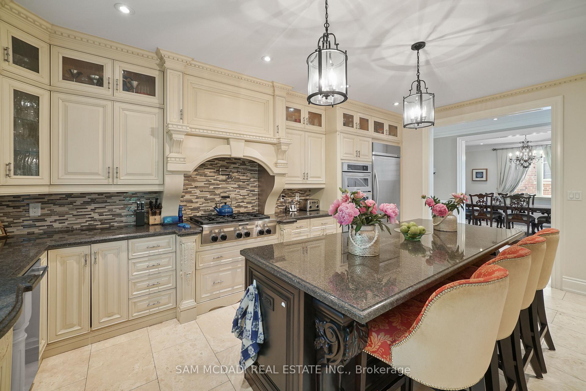 2497 Sharon Crescent