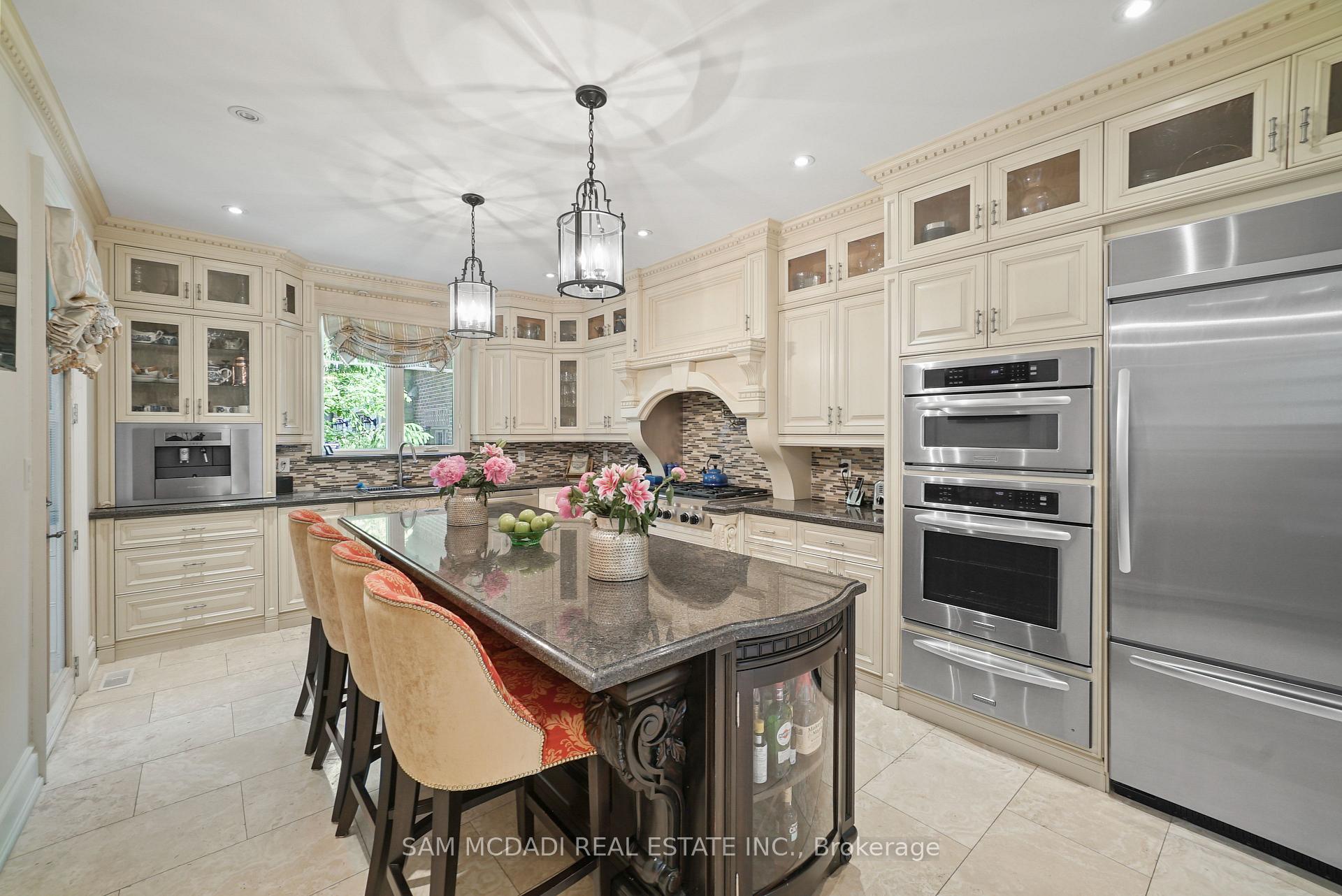 2497 Sharon Crescent