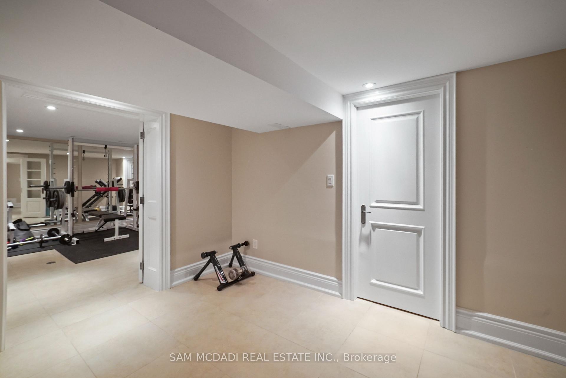 2497 Sharon Crescent