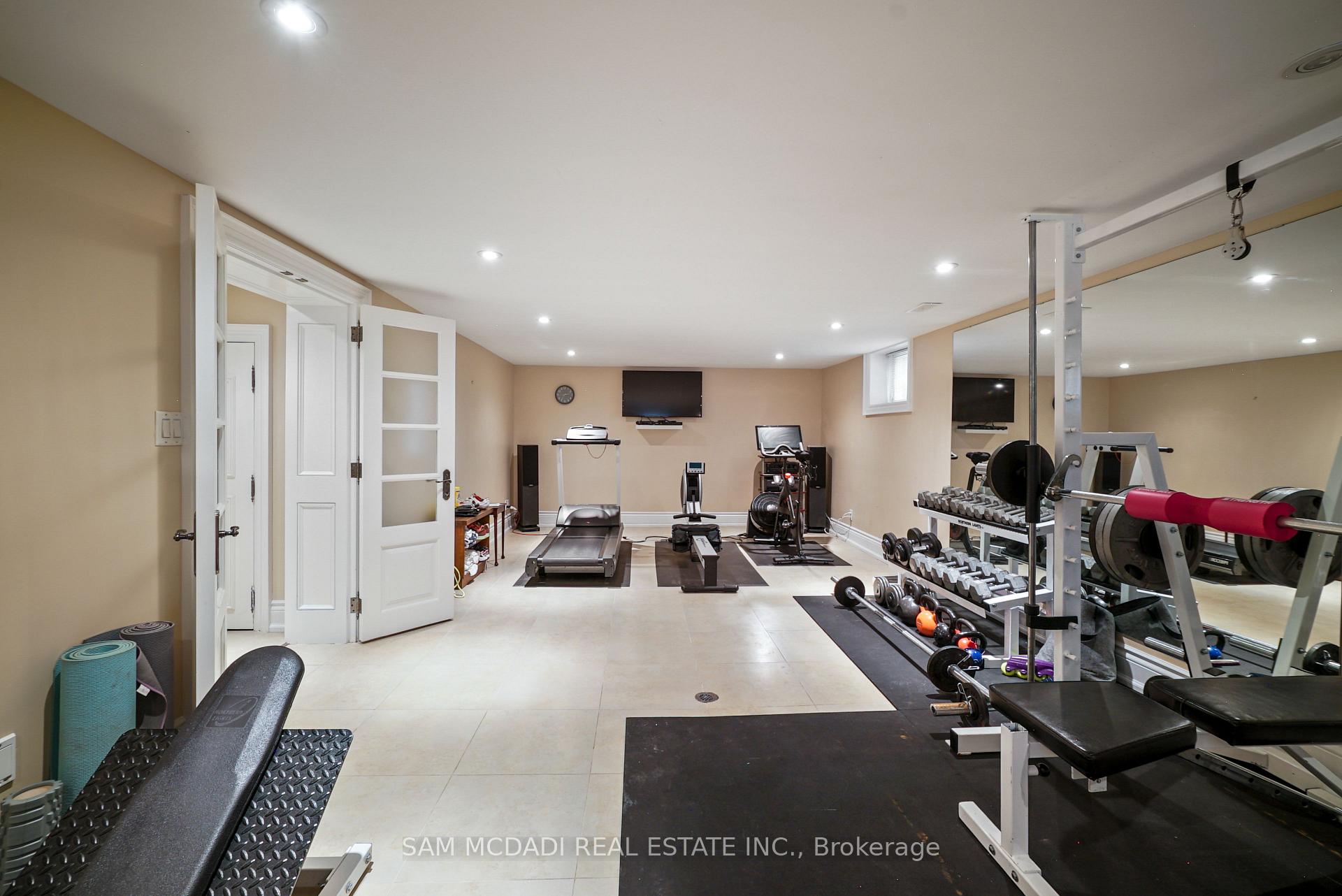 2497 Sharon Crescent