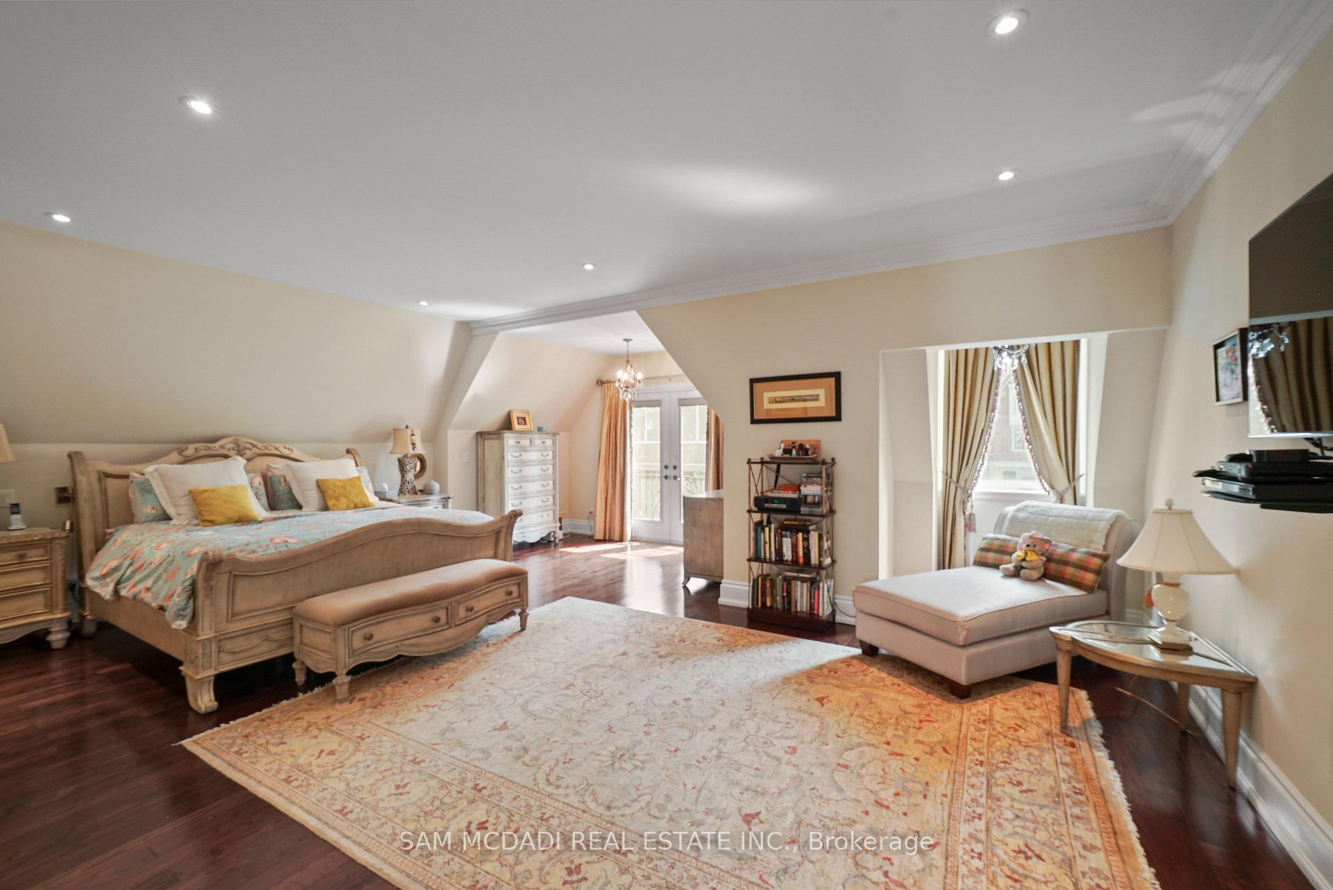 2497 Sharon Crescent