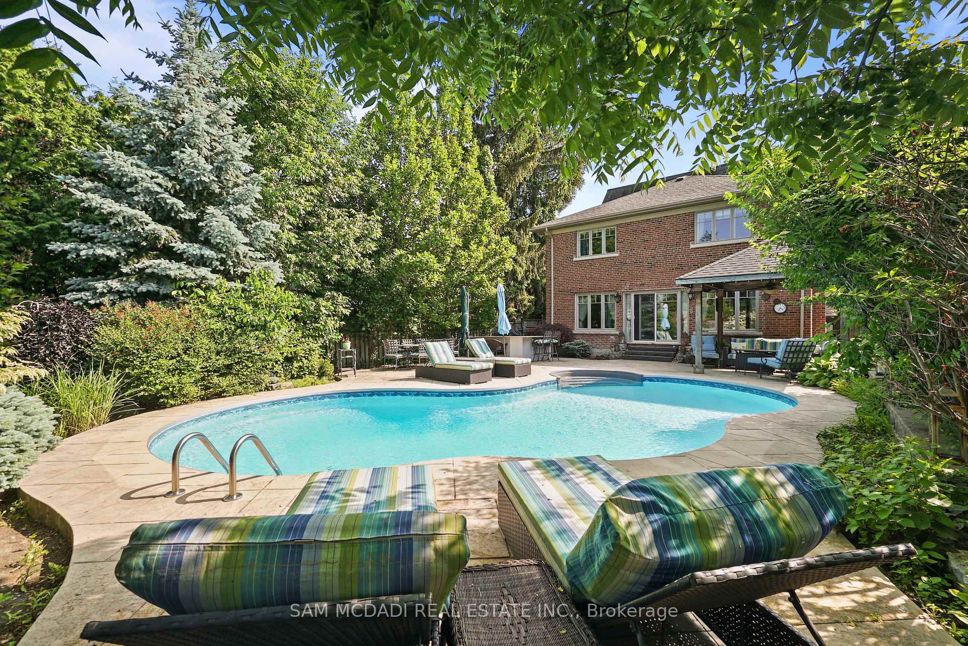 2497 Sharon Crescent