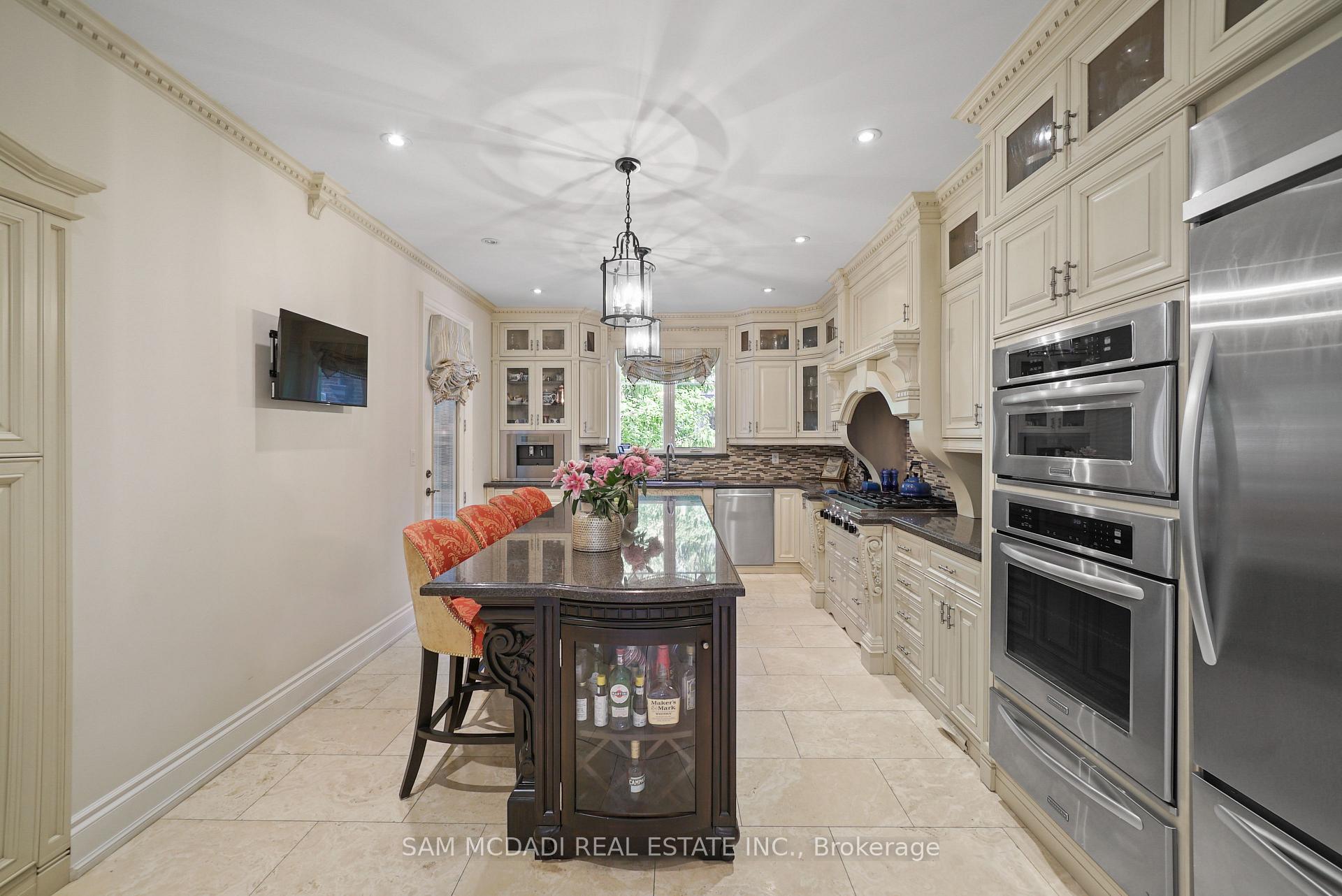 2497 Sharon Crescent