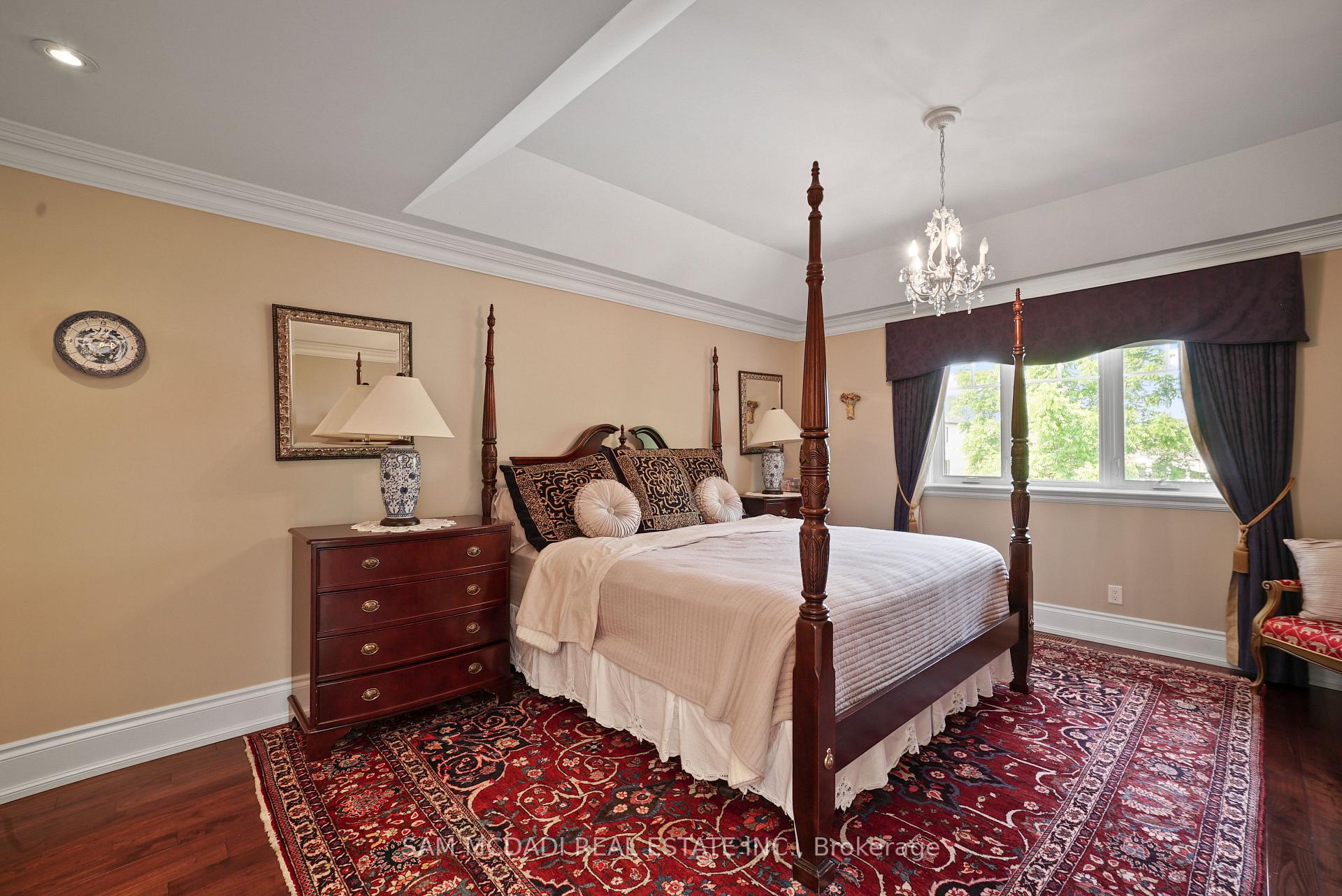 2497 Sharon Crescent
