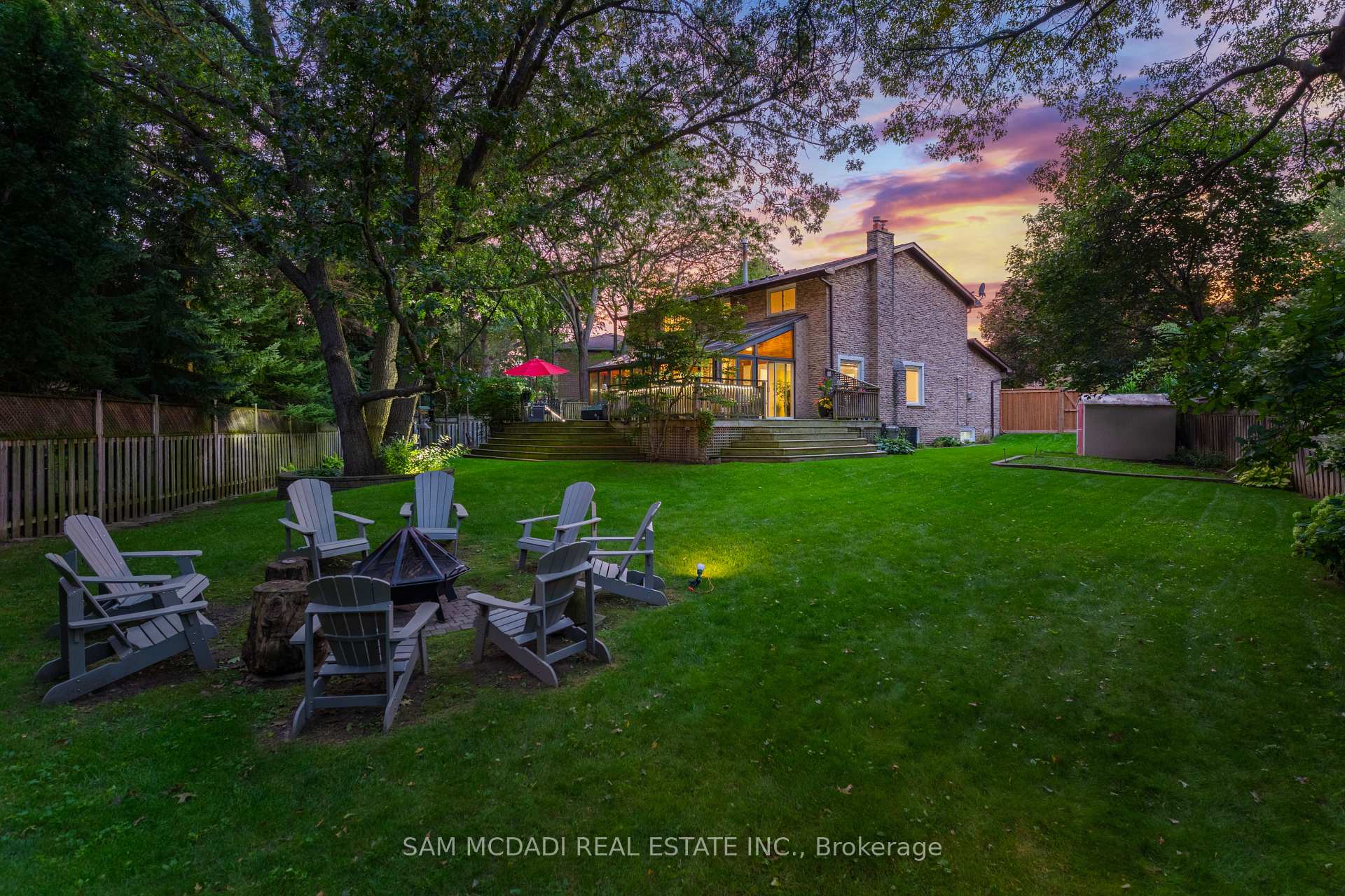 1664 Howat Crescent