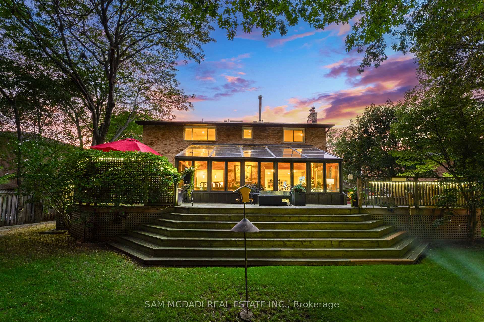 1664 Howat Crescent