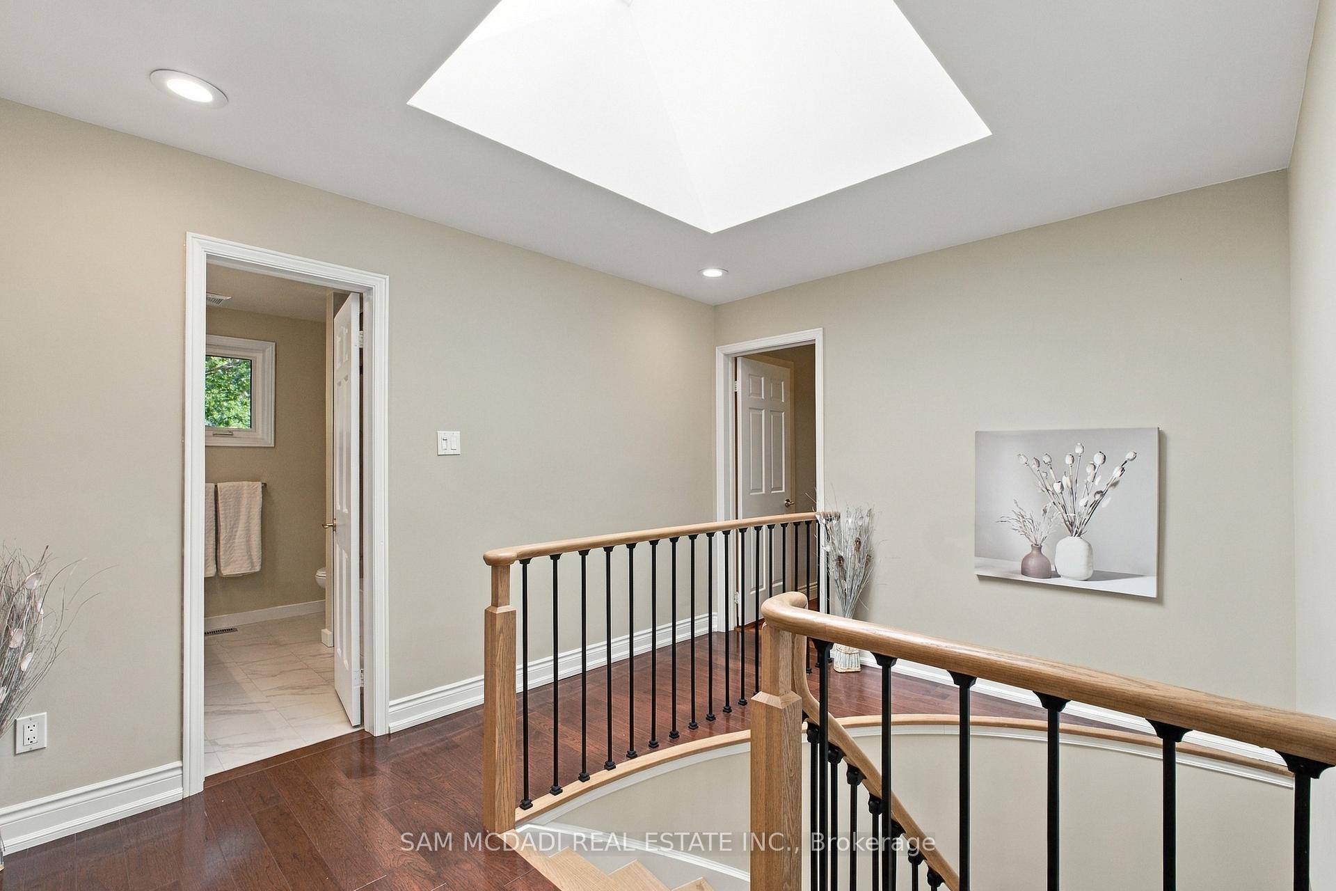1664 Howat Crescent