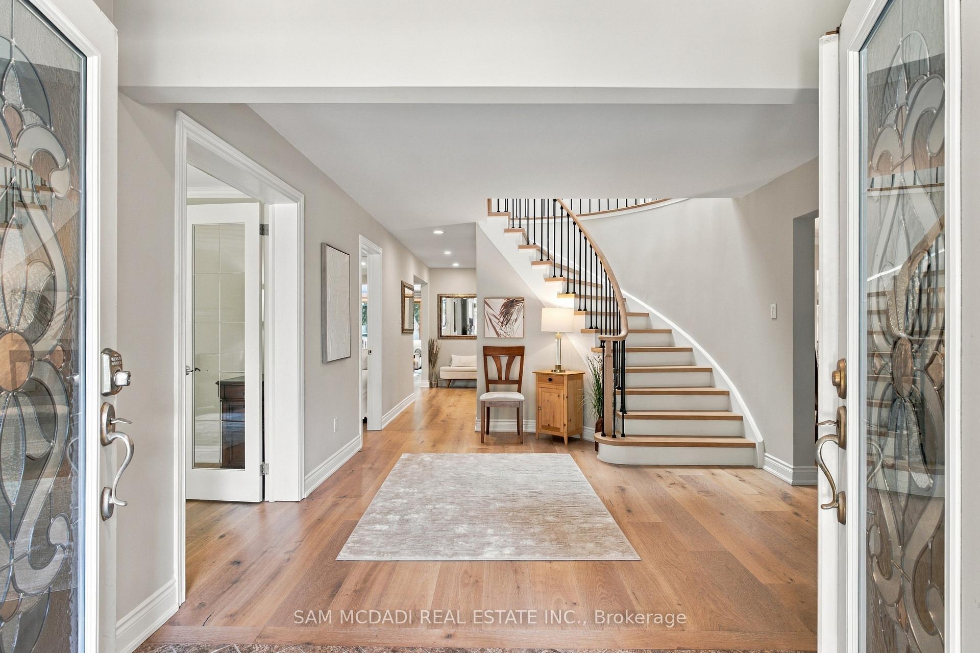 1664 Howat Crescent