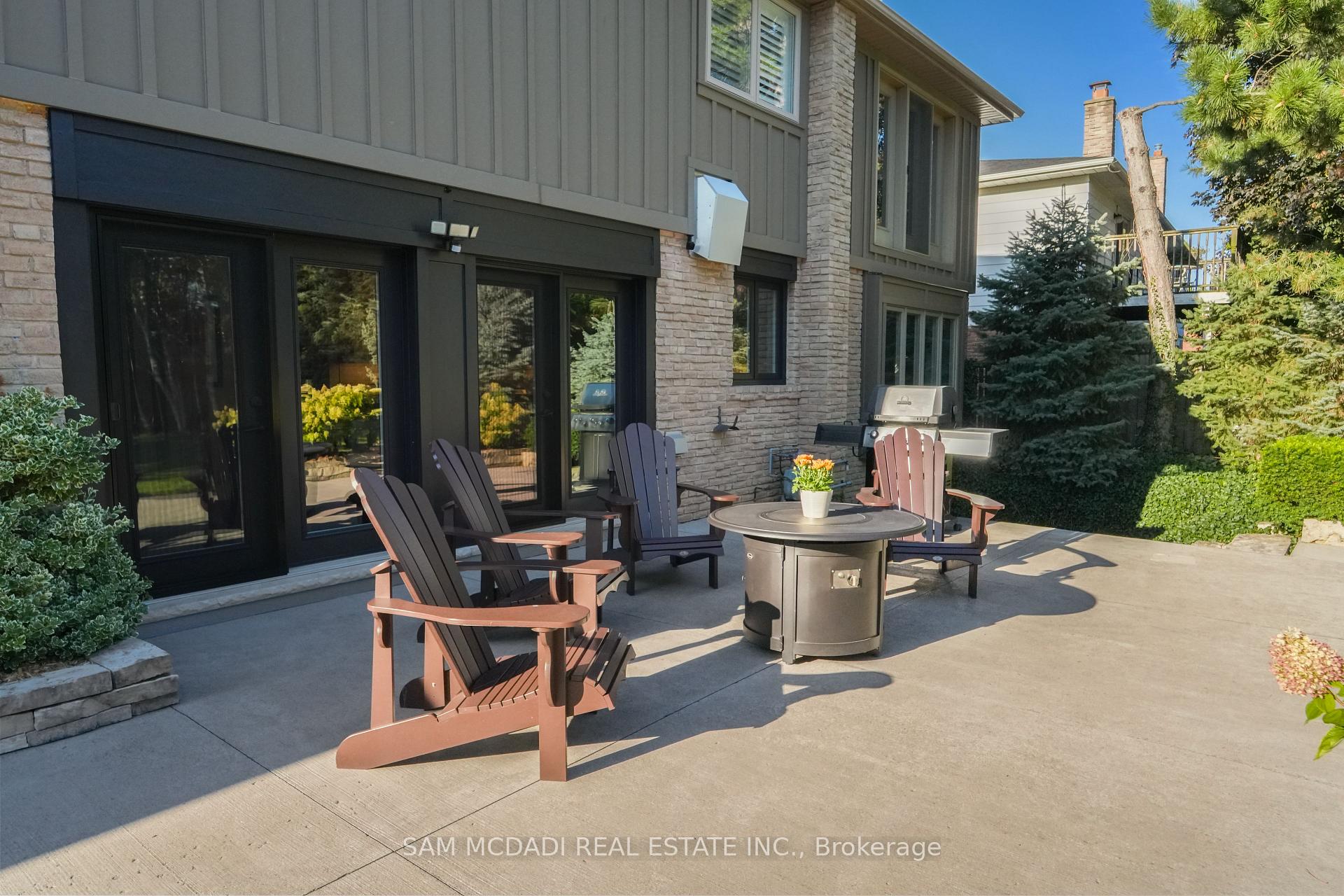 21 Kenninghall Boulevard