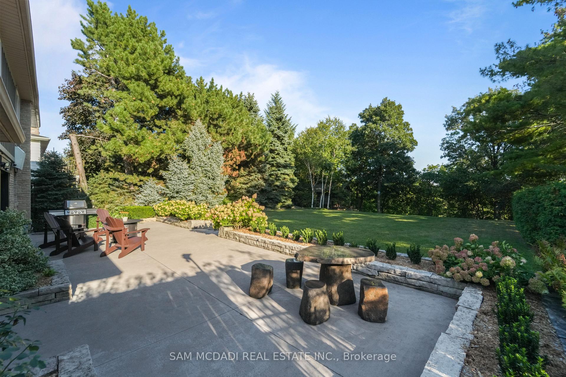 21 Kenninghall Boulevard