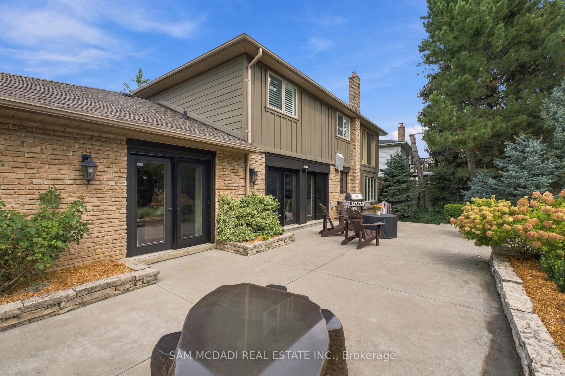21 Kenninghall Boulevard