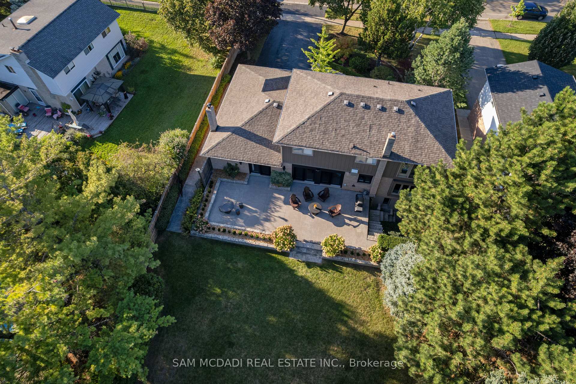 21 Kenninghall Boulevard