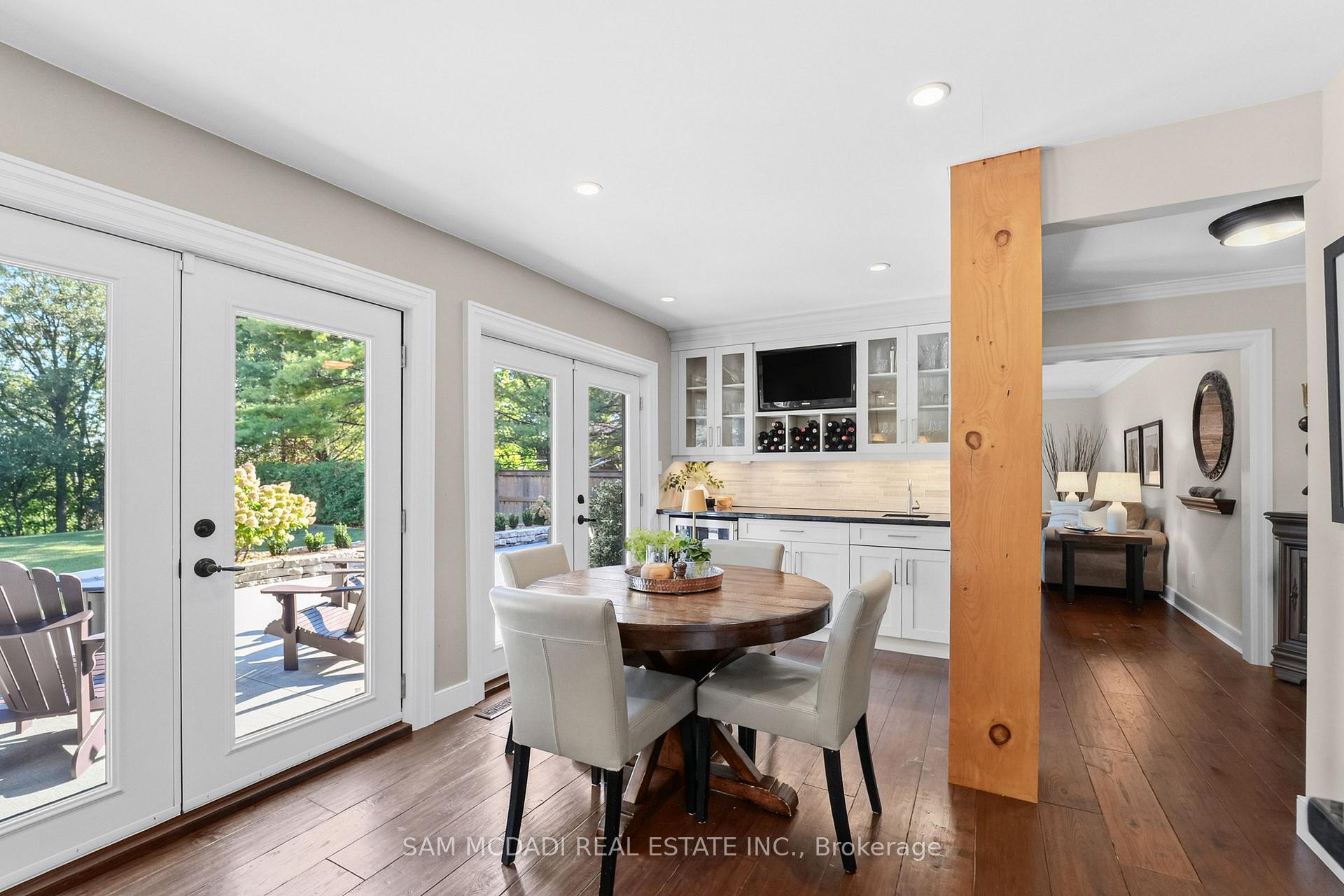 21 Kenninghall Boulevard