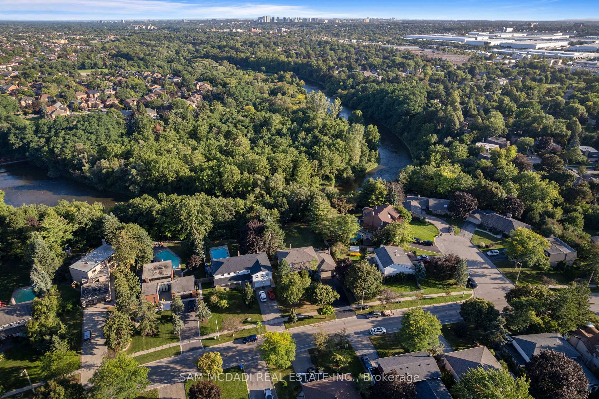 21 Kenninghall Boulevard