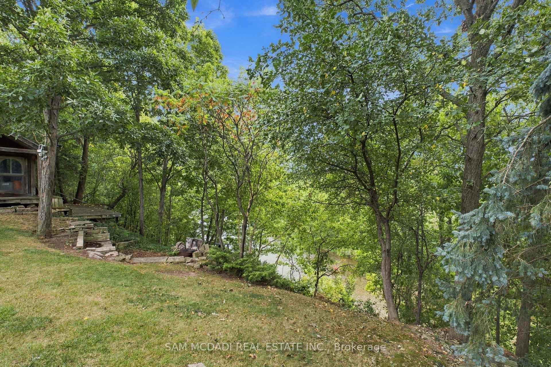 21 Kenninghall Boulevard