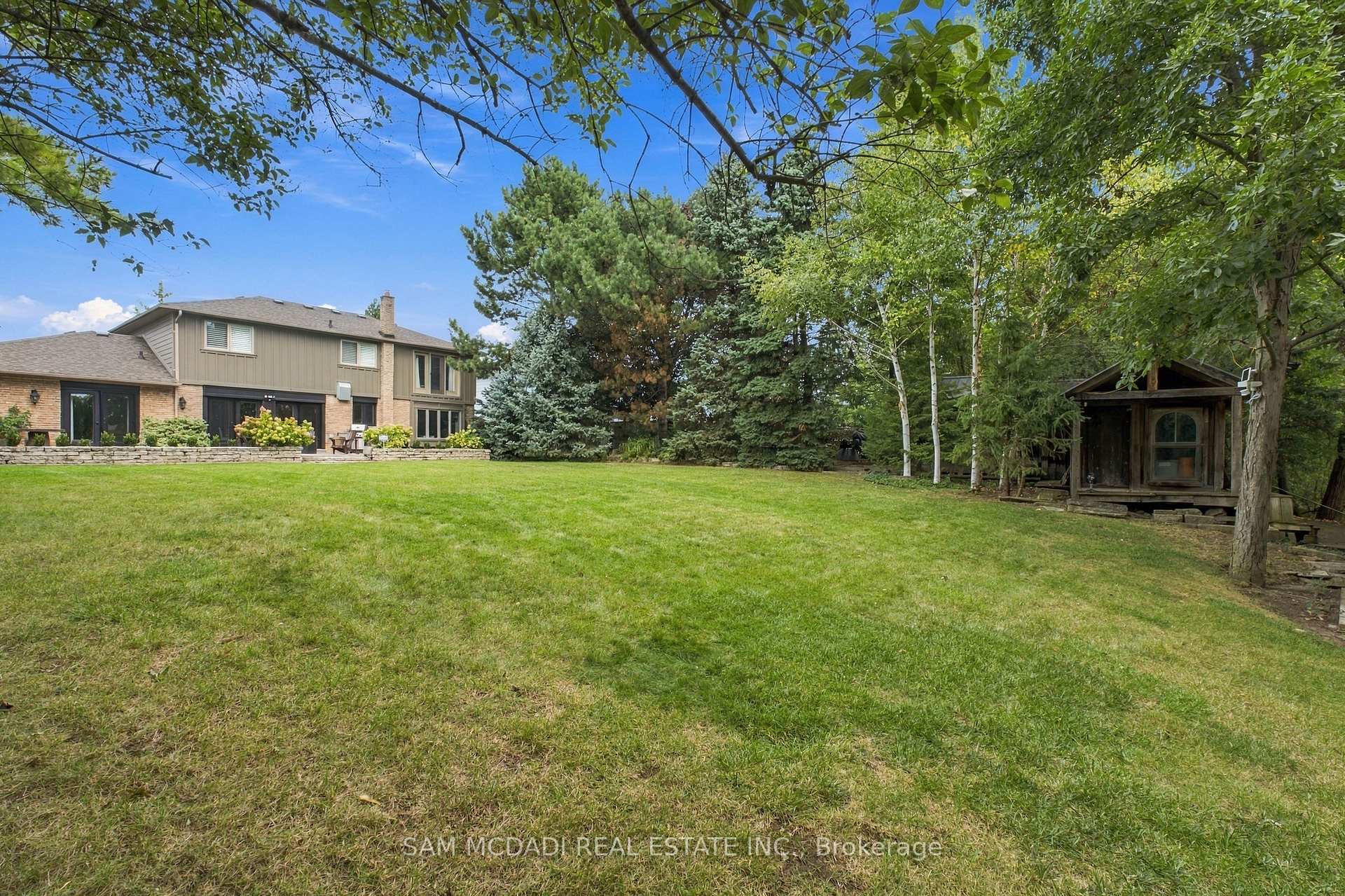 21 Kenninghall Boulevard