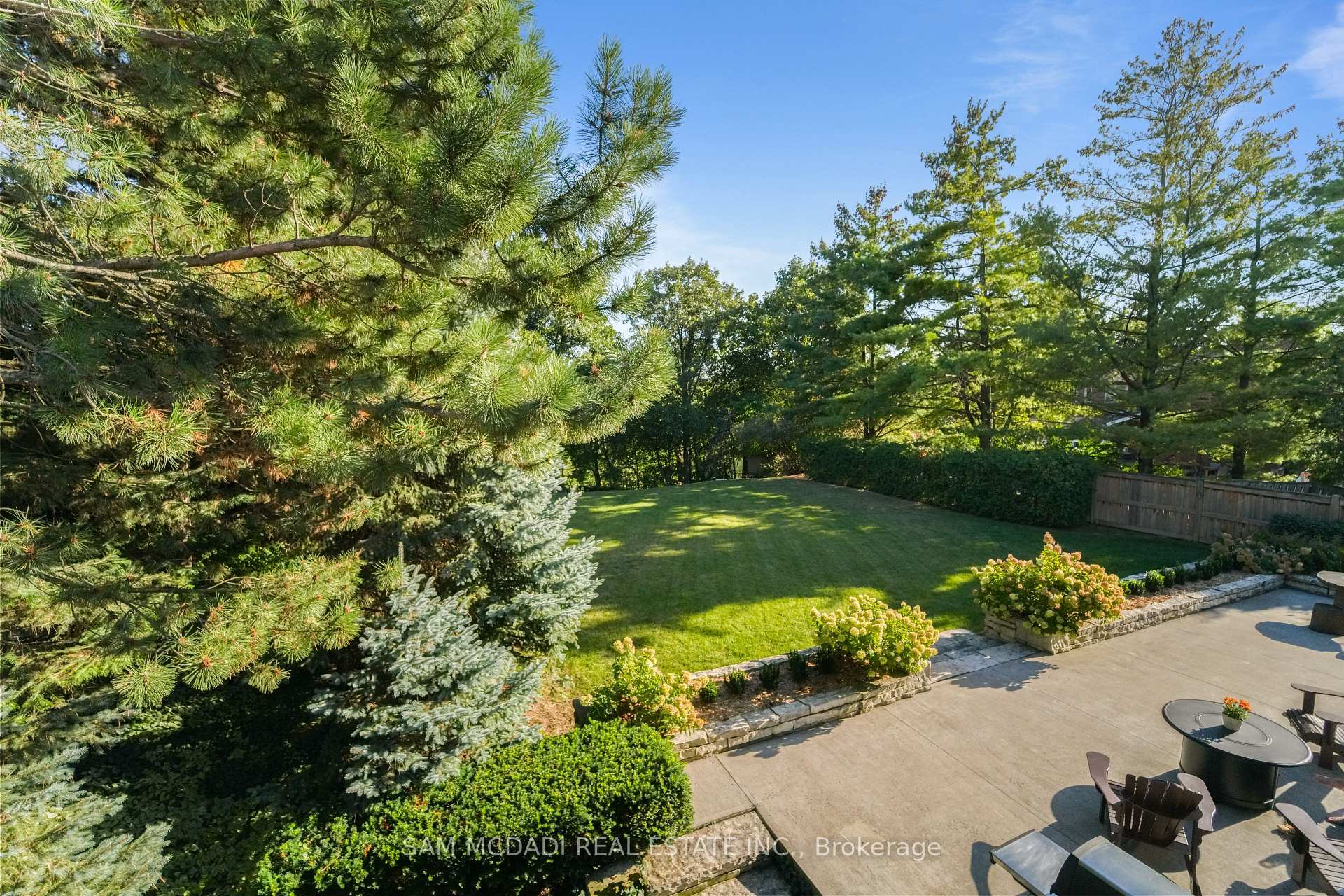 21 Kenninghall Boulevard