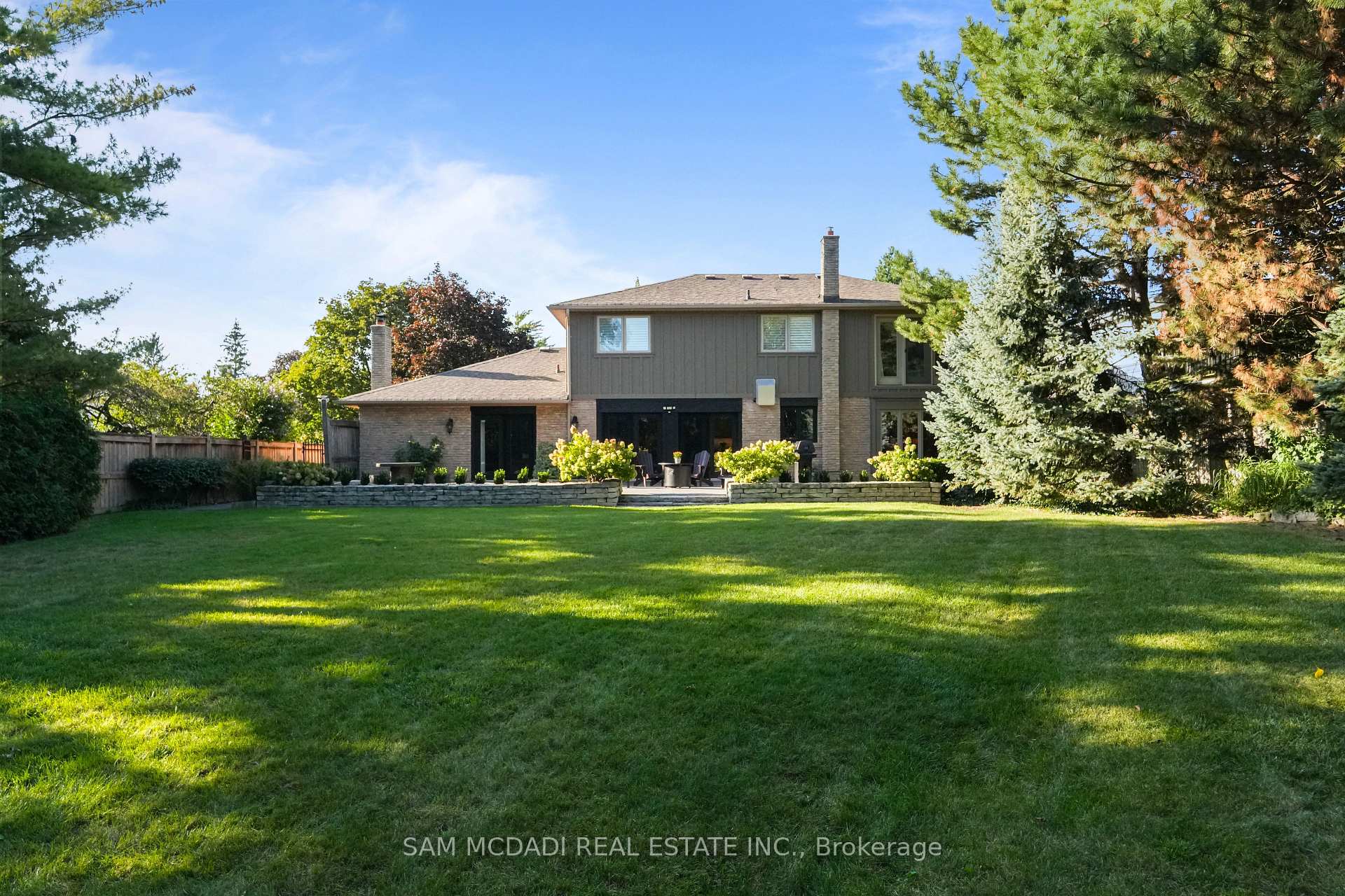 21 Kenninghall Boulevard