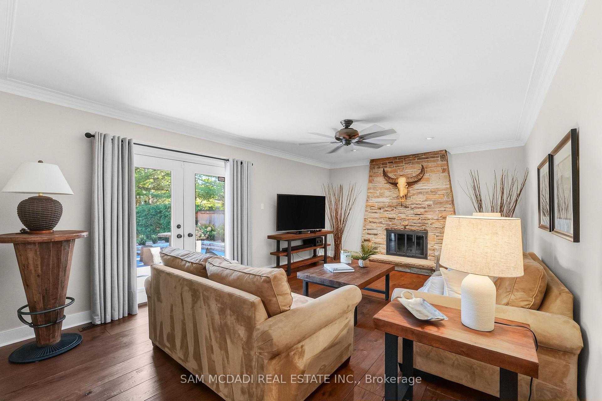 21 Kenninghall Boulevard