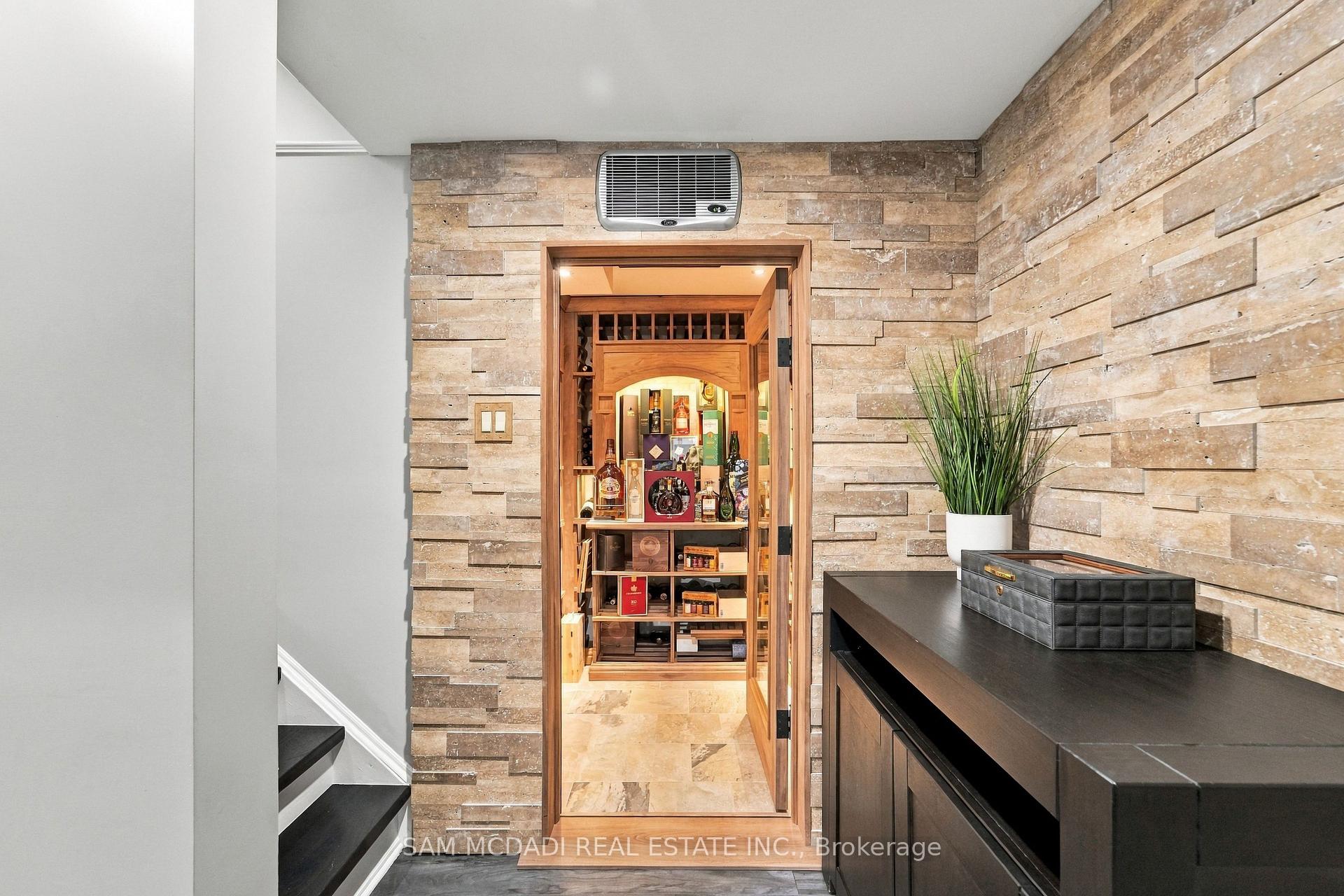 238 Schreyer Crescent