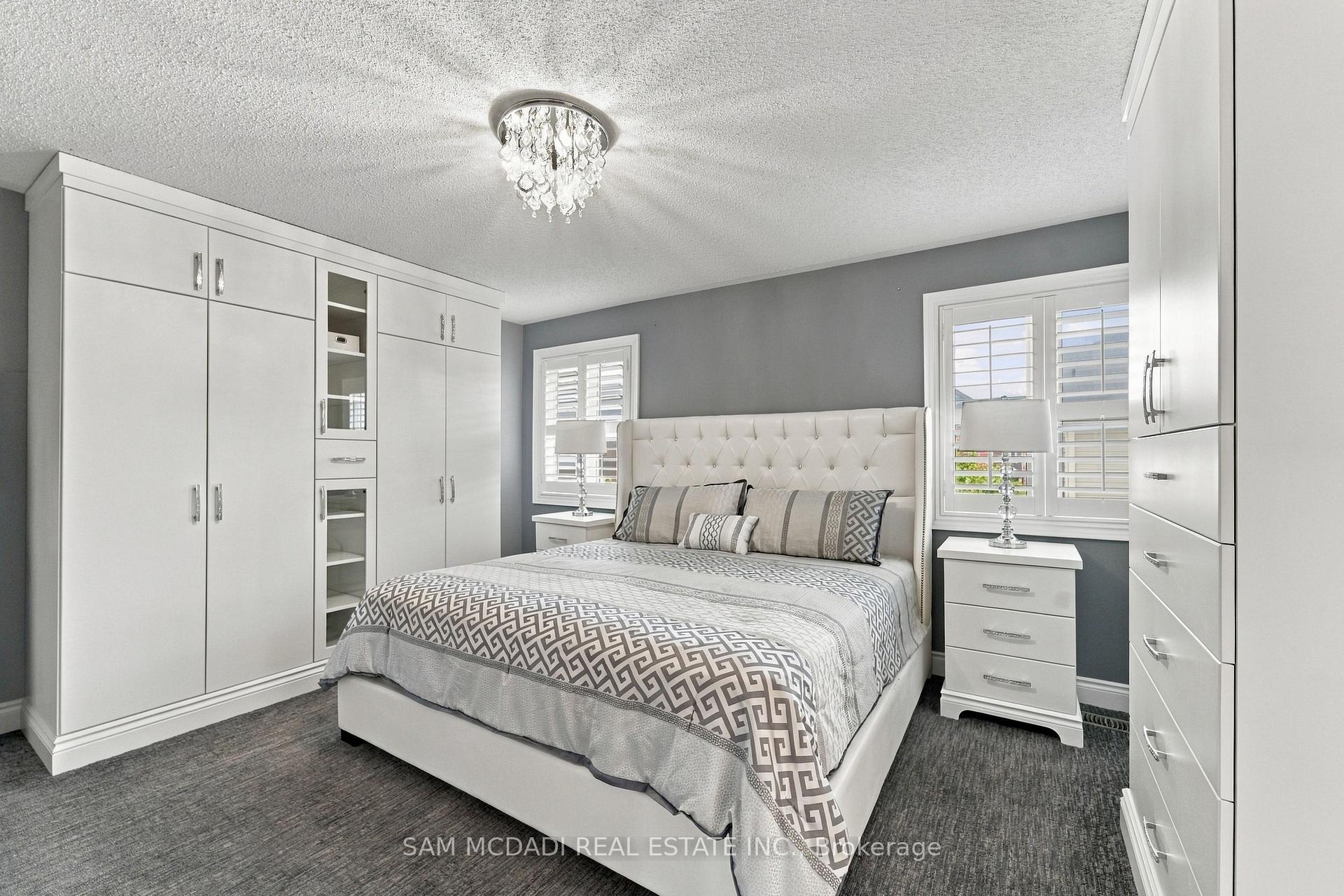 238 Schreyer Crescent