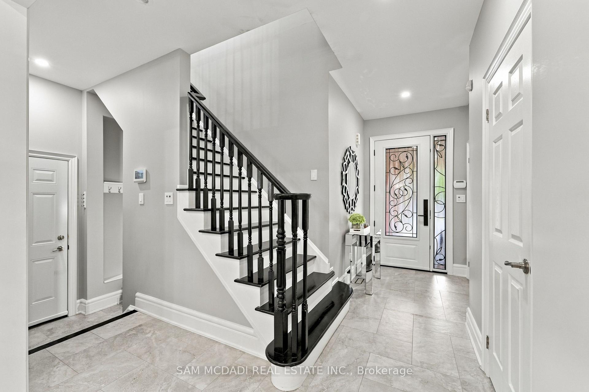 238 Schreyer Crescent