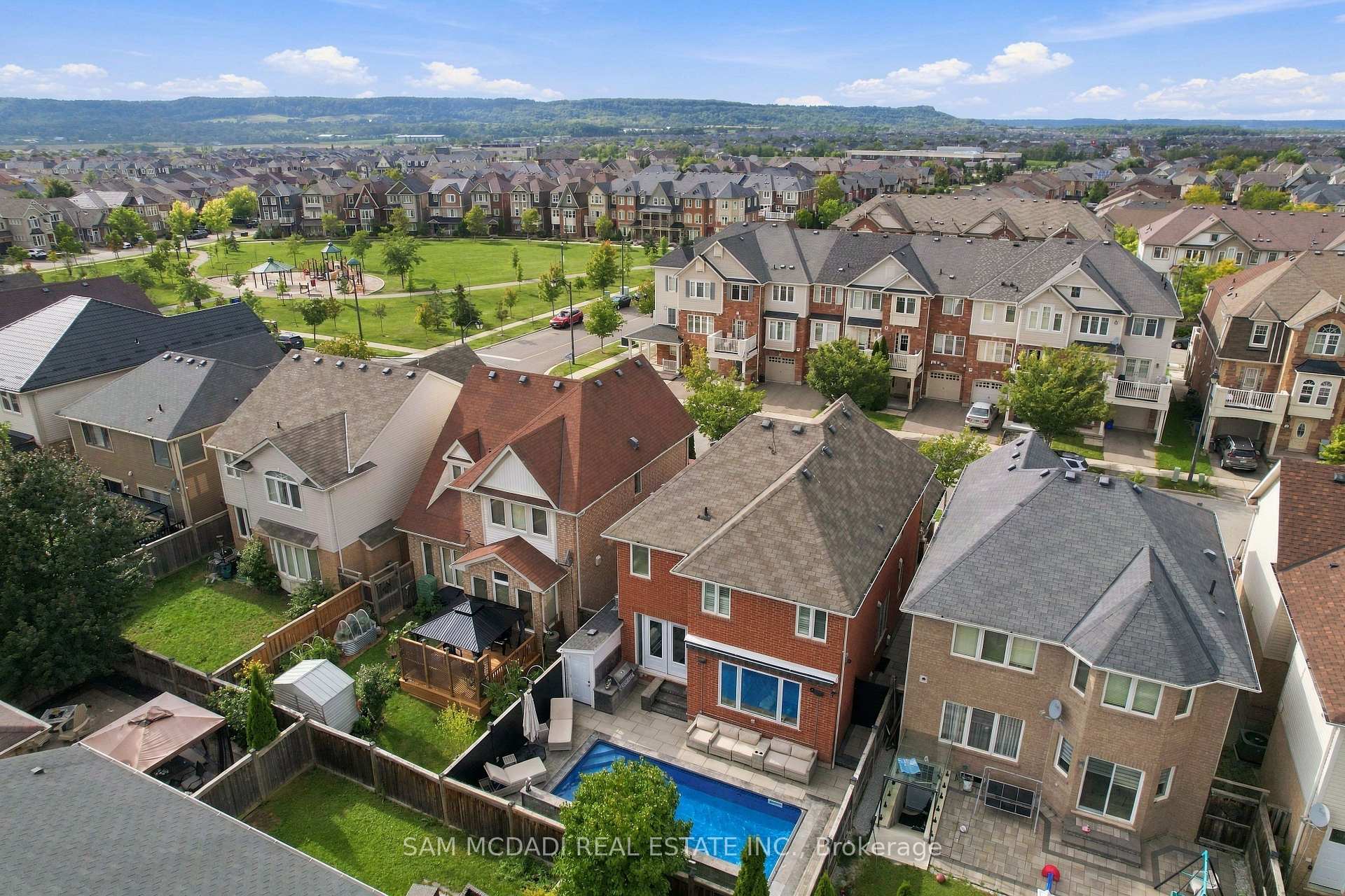 238 Schreyer Crescent