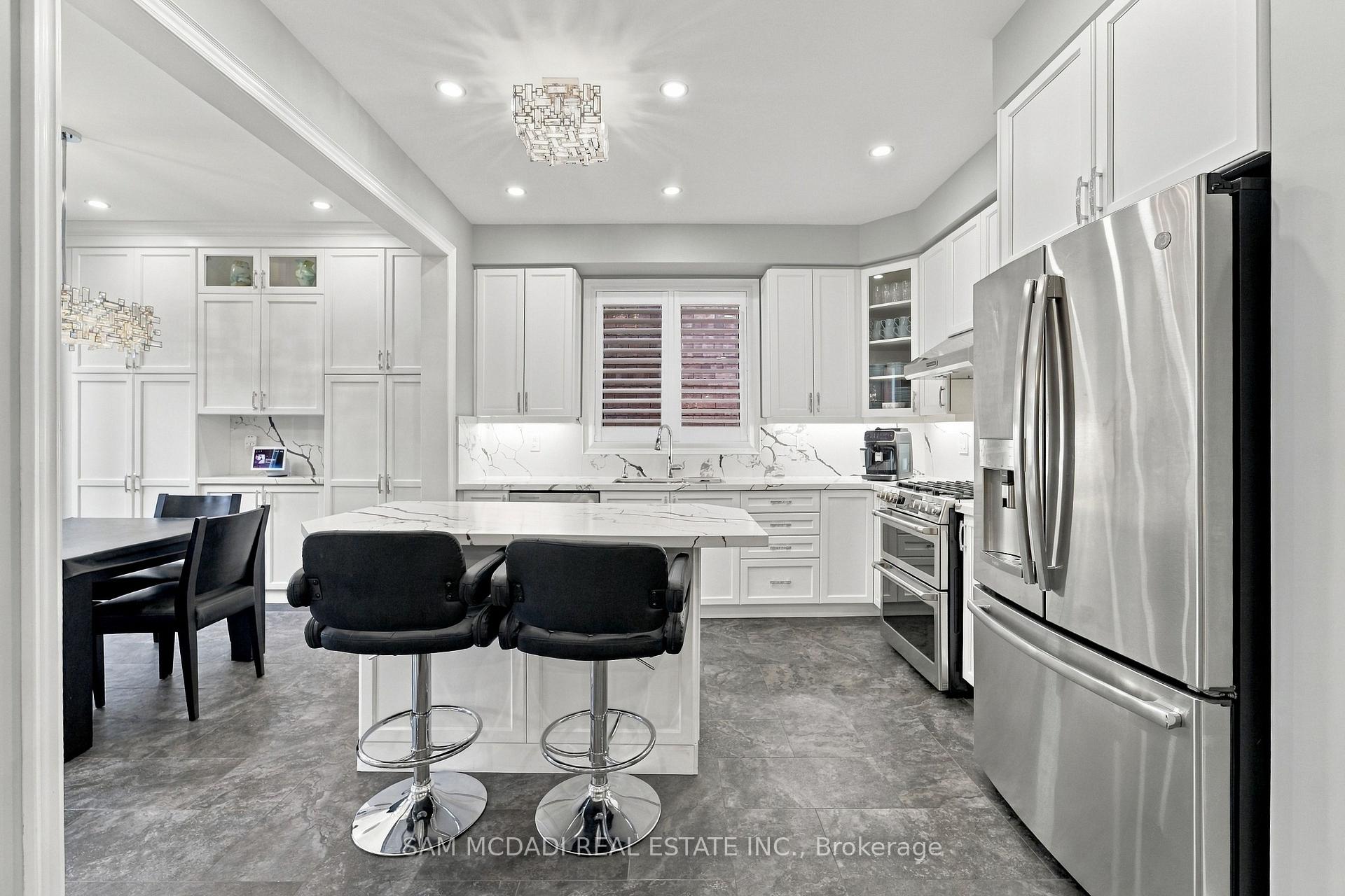238 Schreyer Crescent