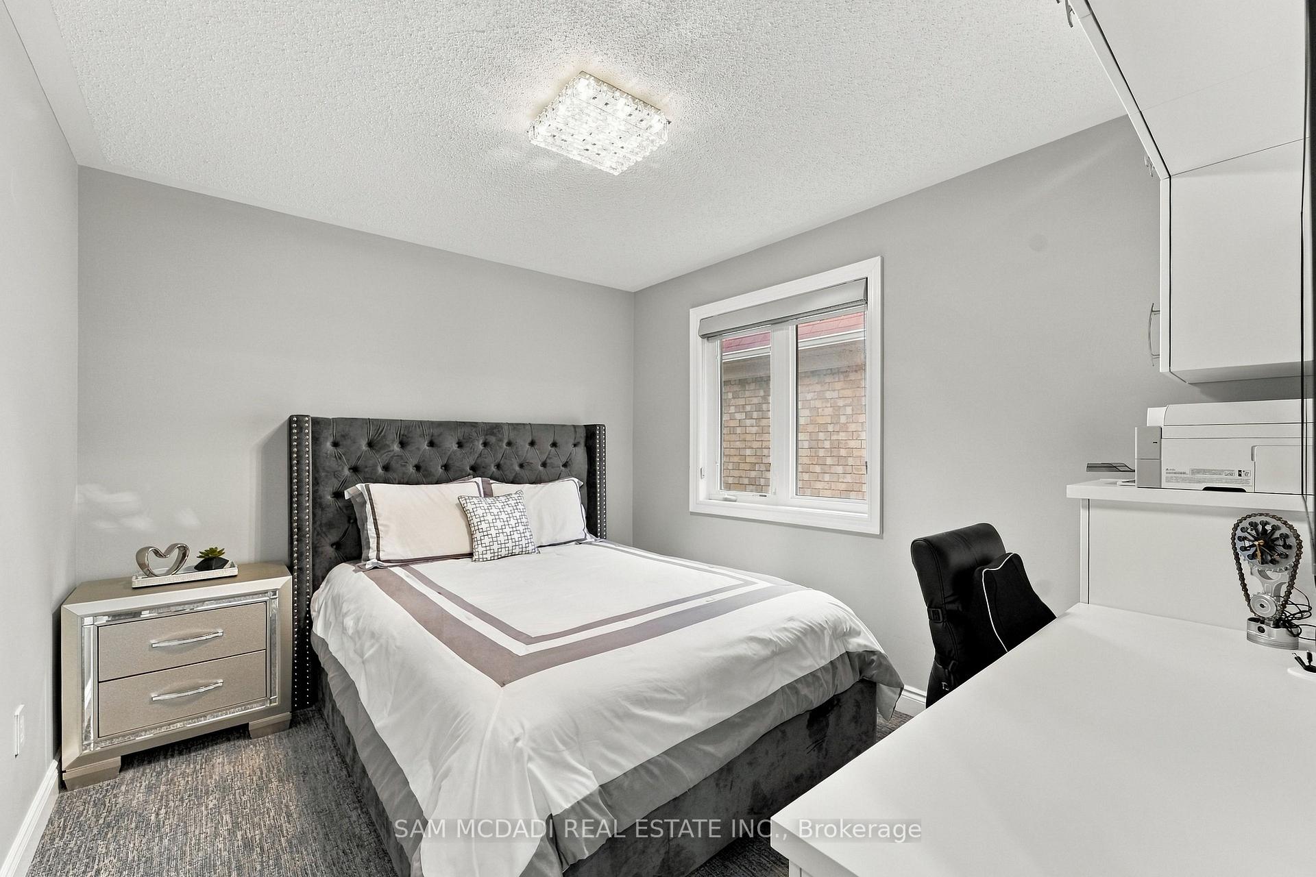238 Schreyer Crescent
