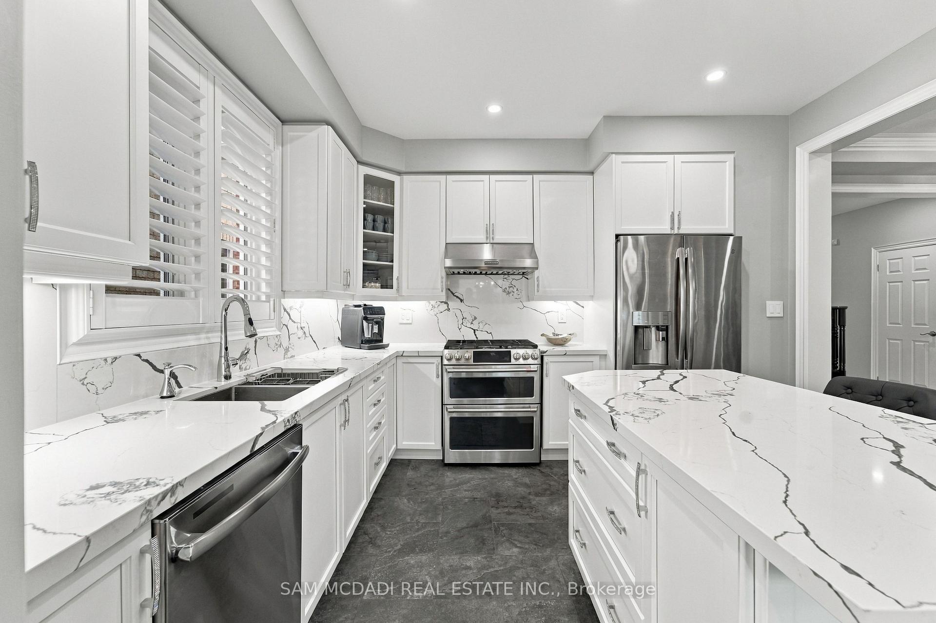 238 Schreyer Crescent