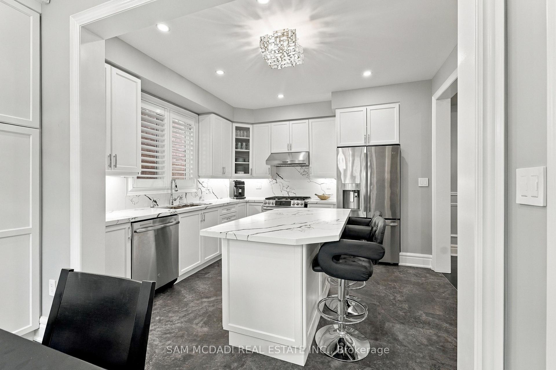 238 Schreyer Crescent