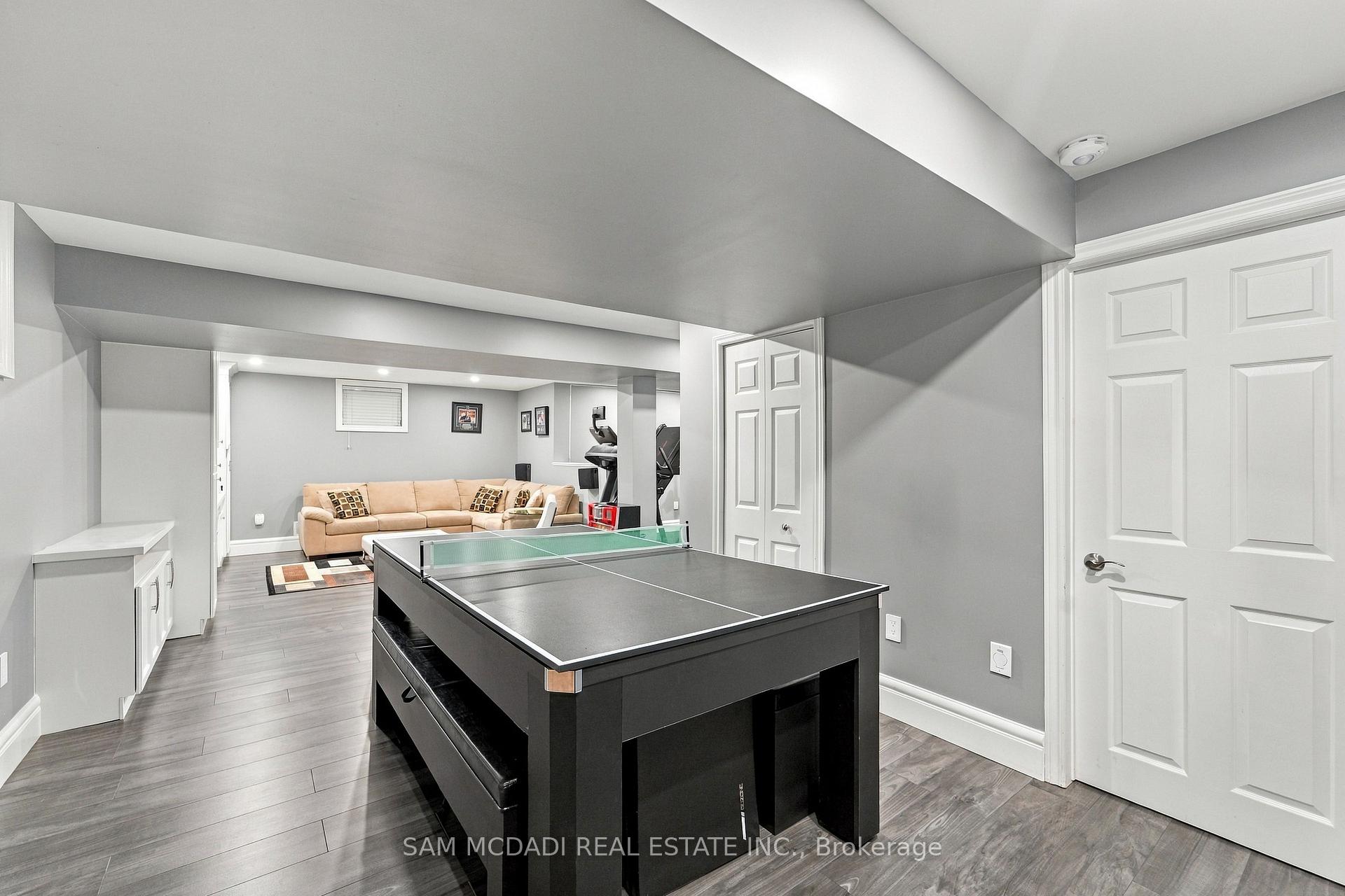 238 Schreyer Crescent