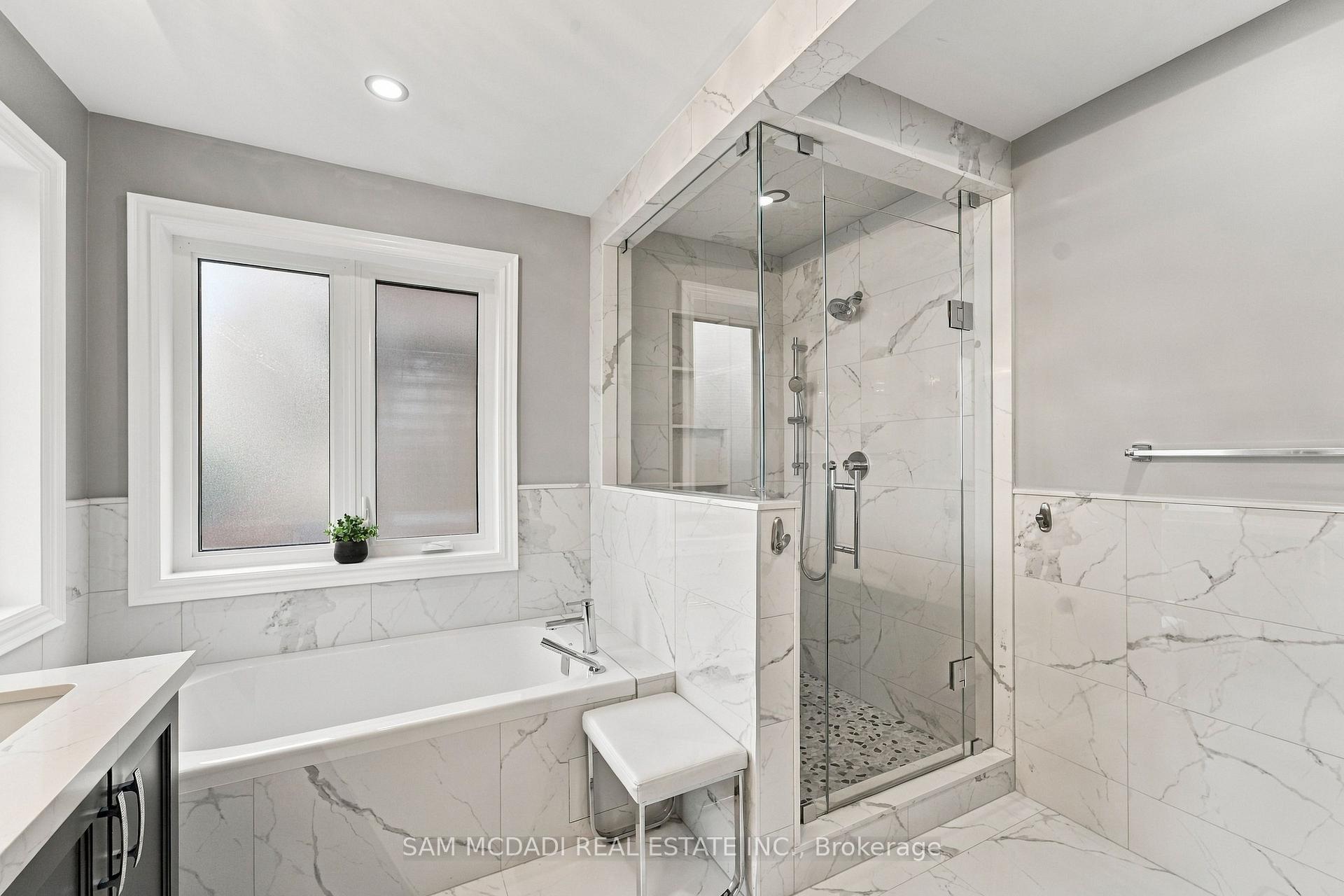 238 Schreyer Crescent
