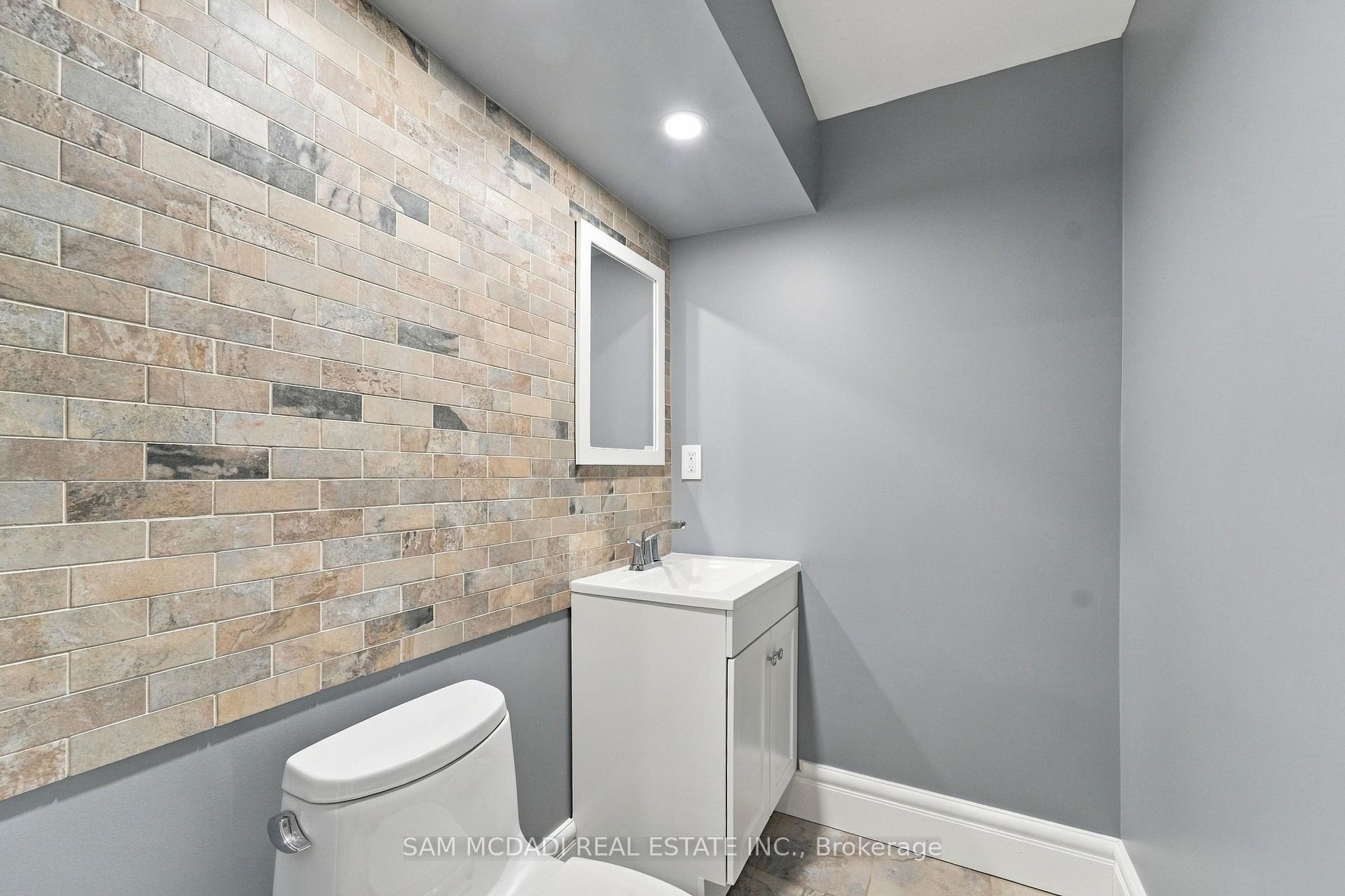238 Schreyer Crescent