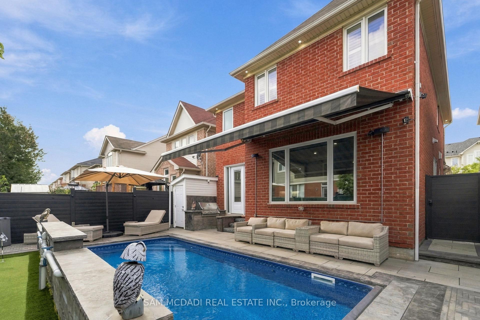 238 Schreyer Crescent
