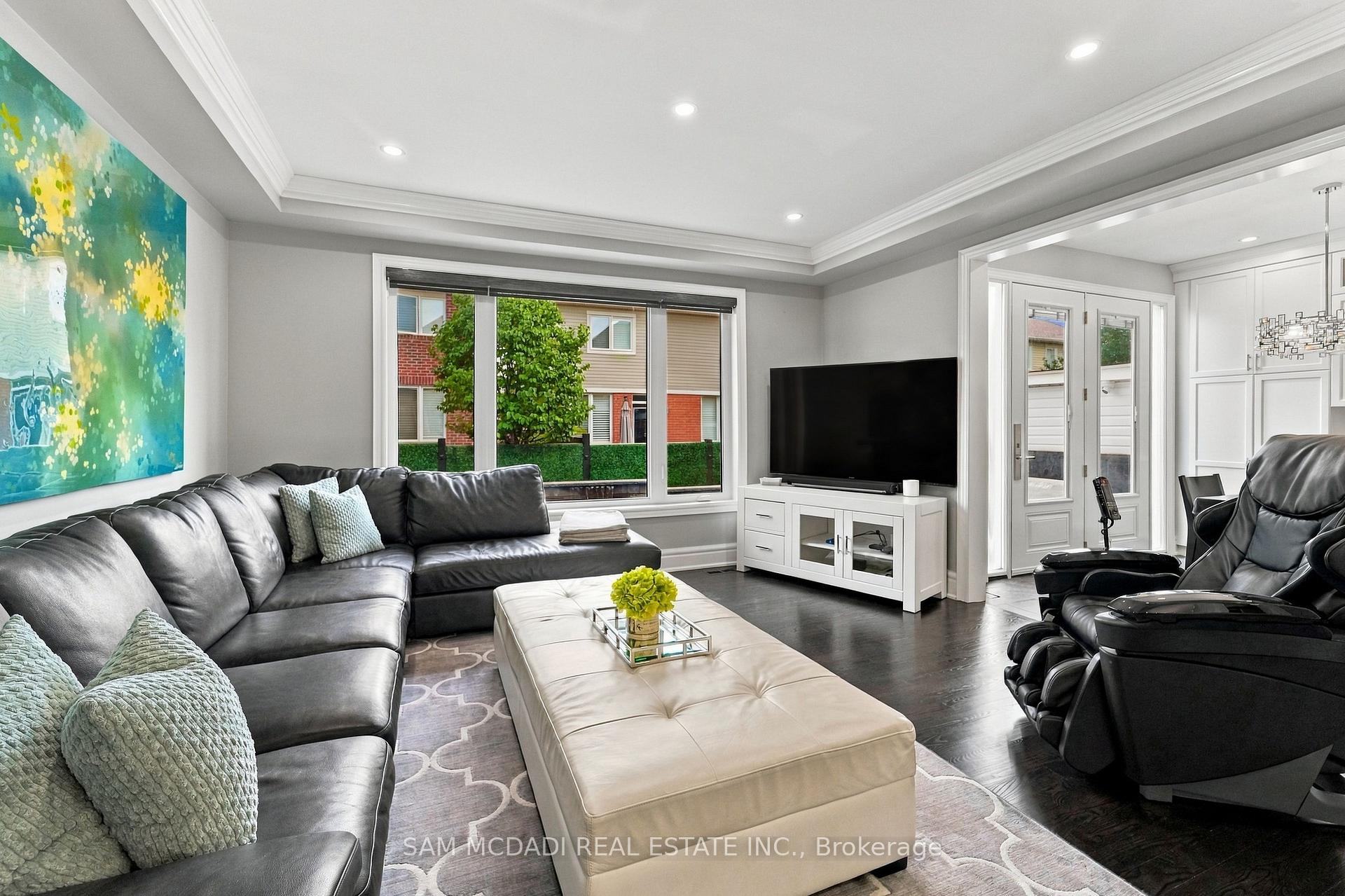 238 Schreyer Crescent