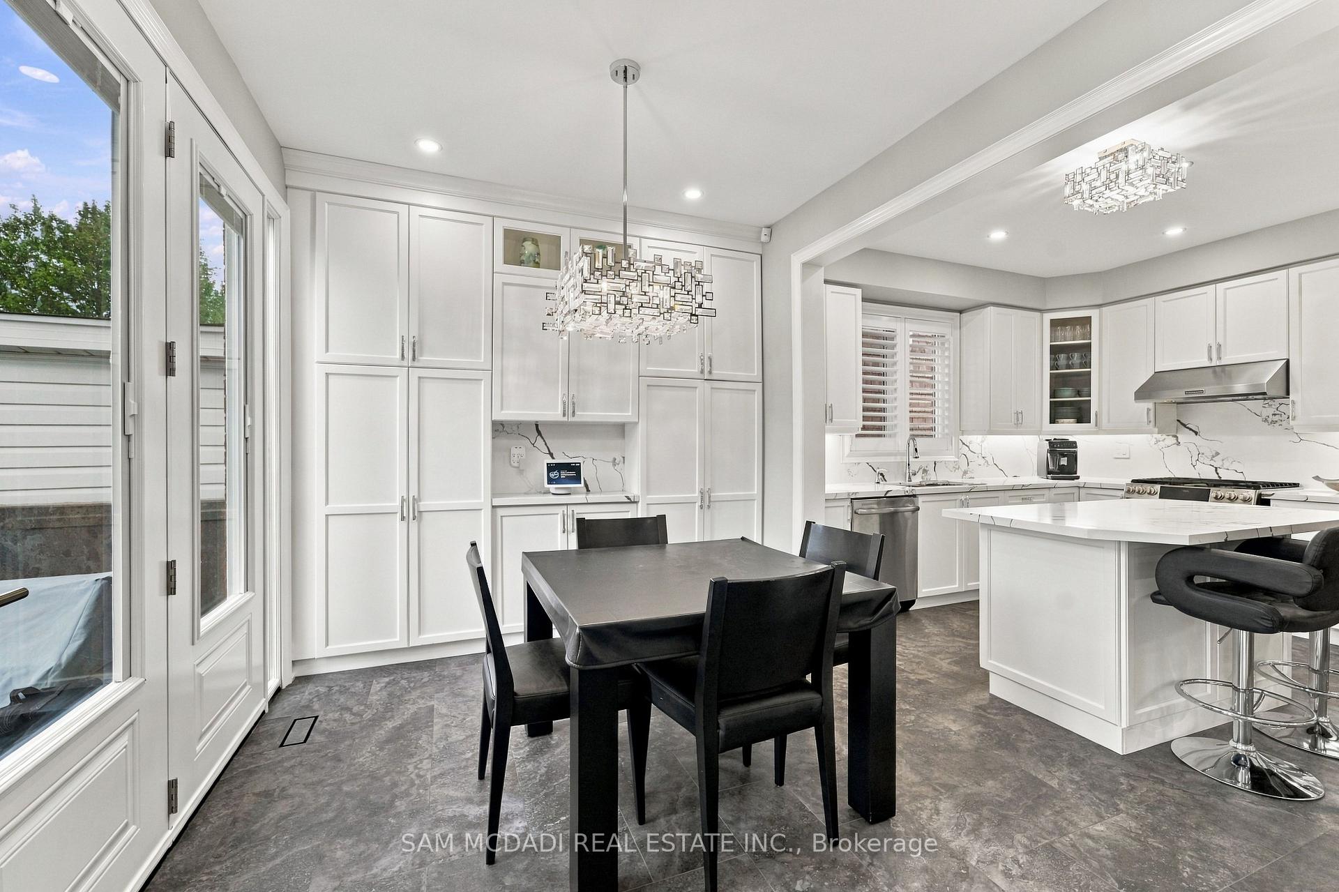 238 Schreyer Crescent