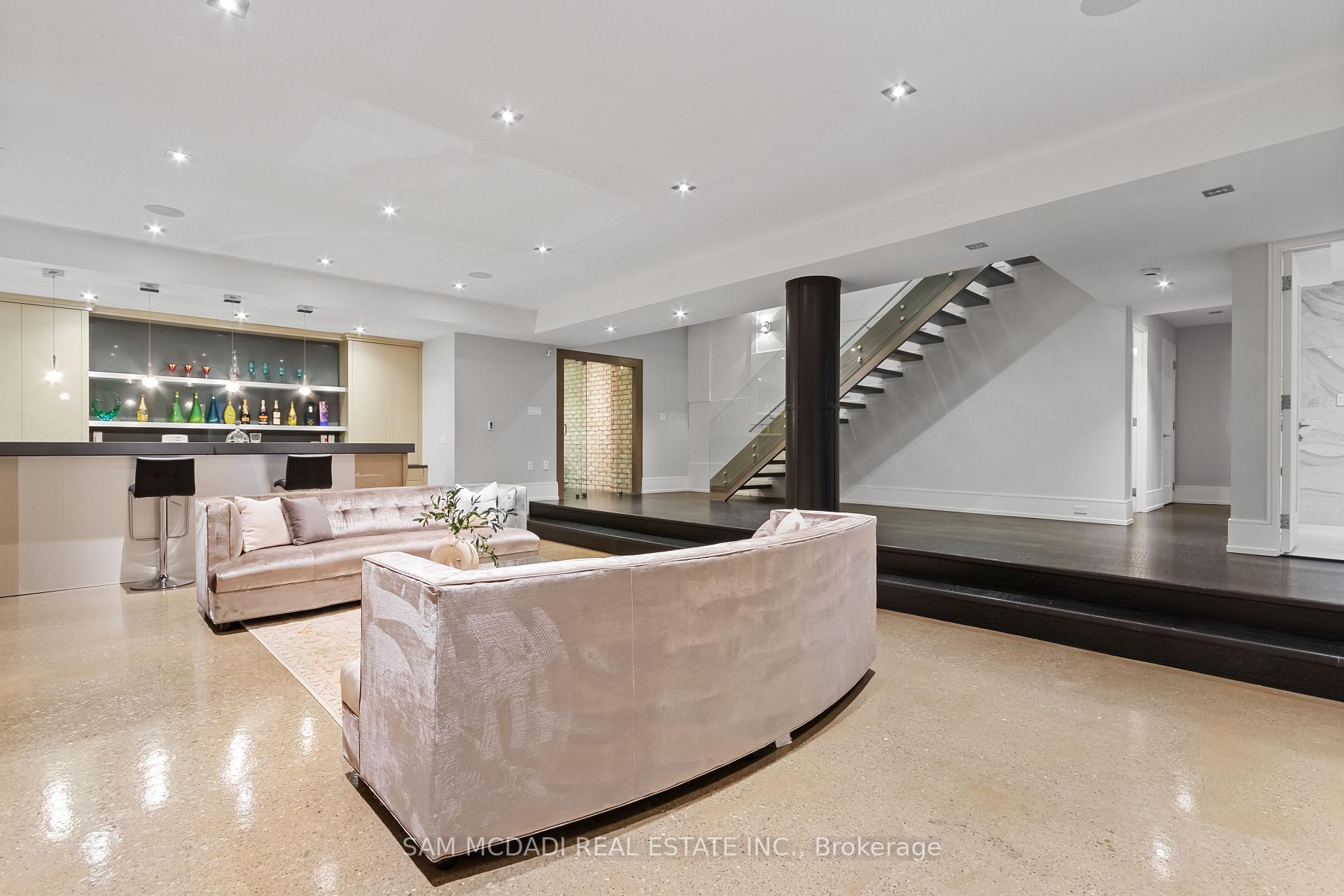 67 Lake Promenade, Toronto