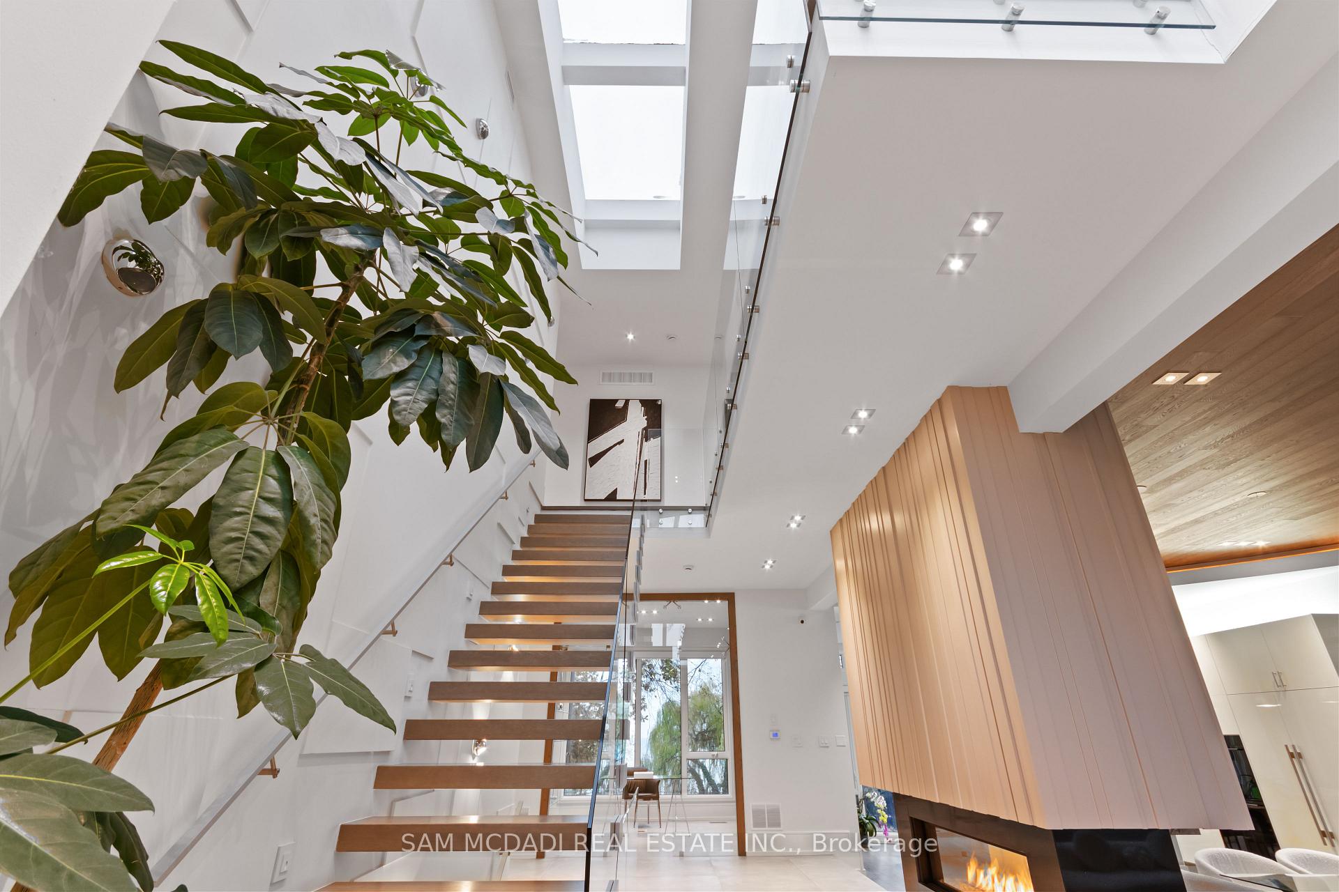 67 Lake Promenade, Toronto