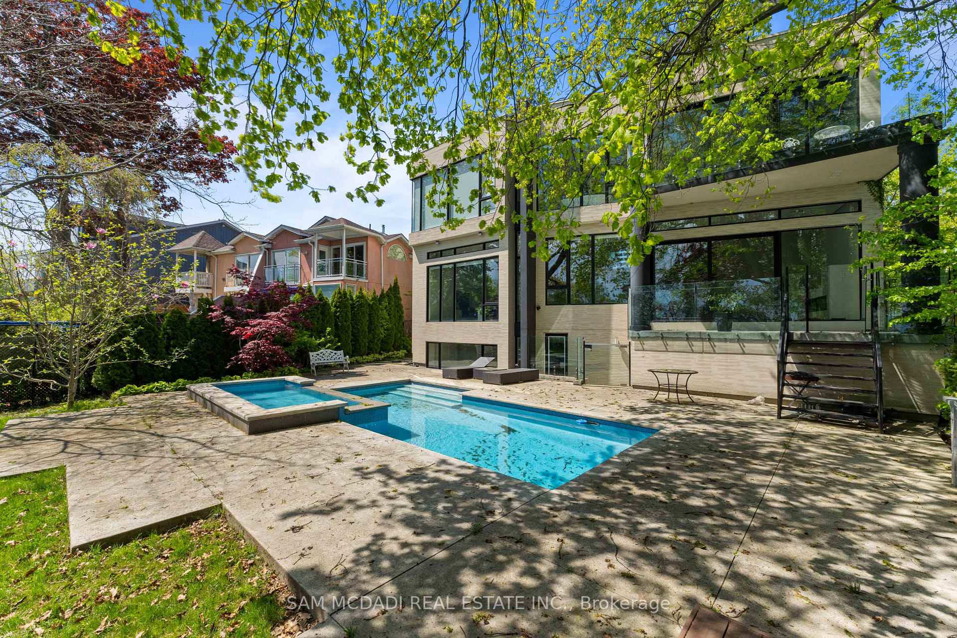 67 Lake Promenade, Toronto