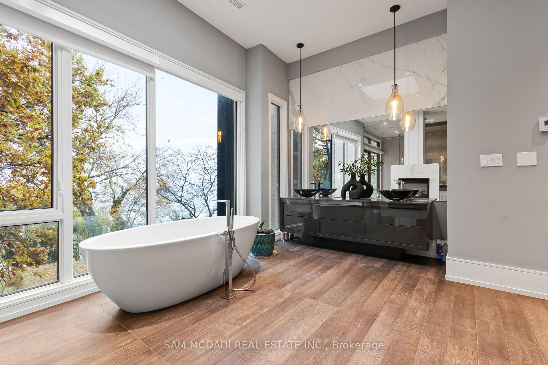 67 Lake Promenade, Toronto