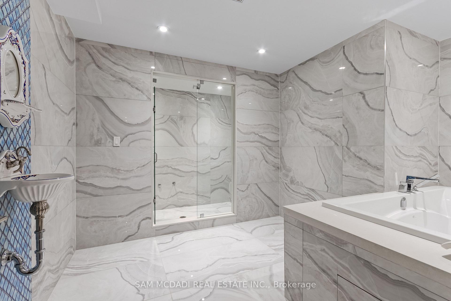67 Lake Promenade, Toronto